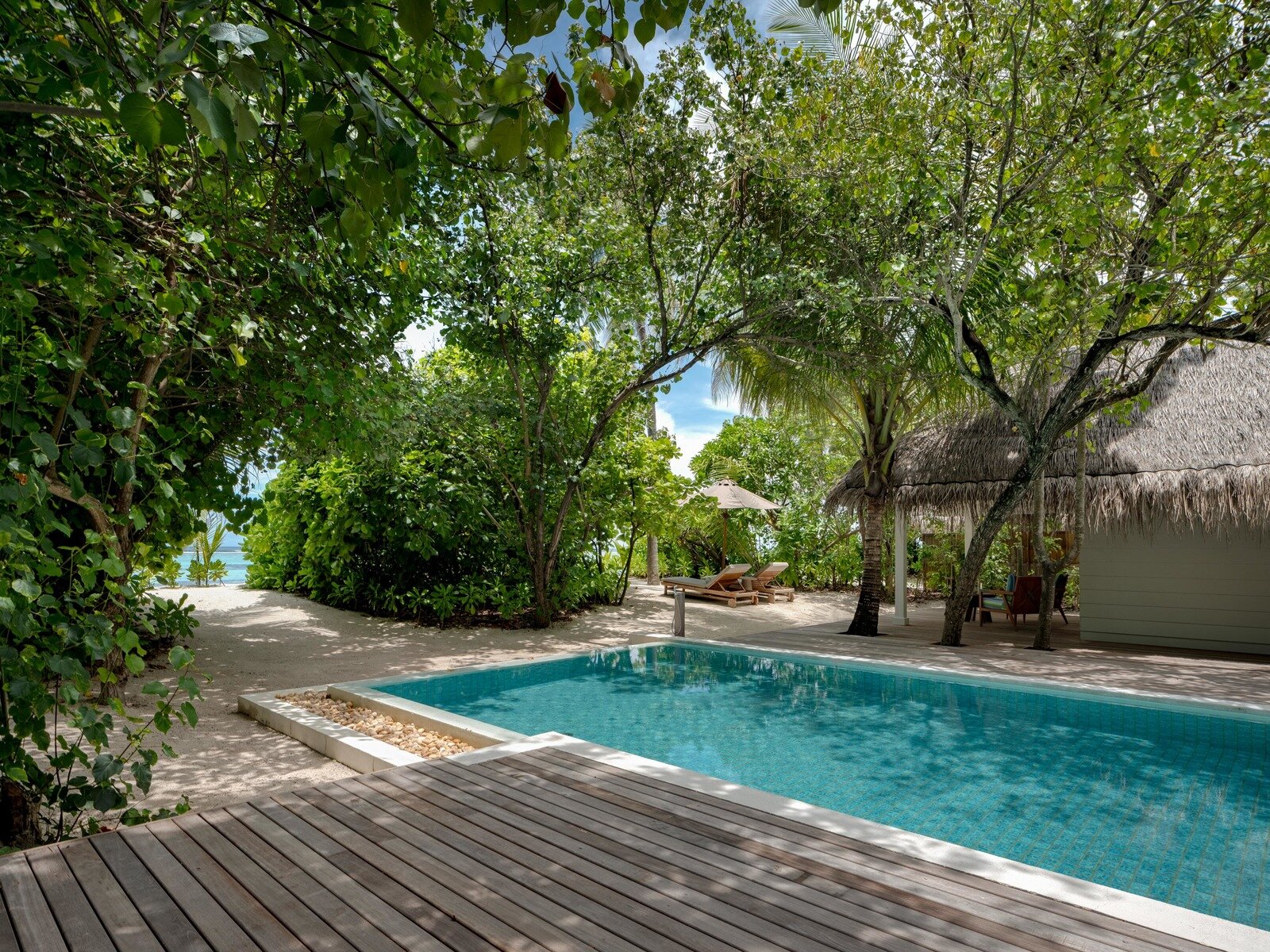 Wohnbeispiel Three Bedroom Beach Villa Suite with Pool