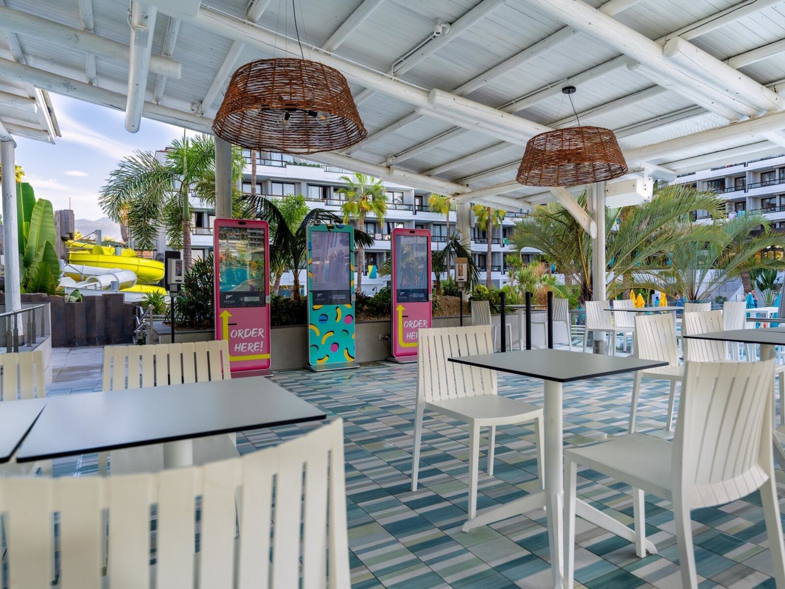 SNACK POOL BAR PALAPA
