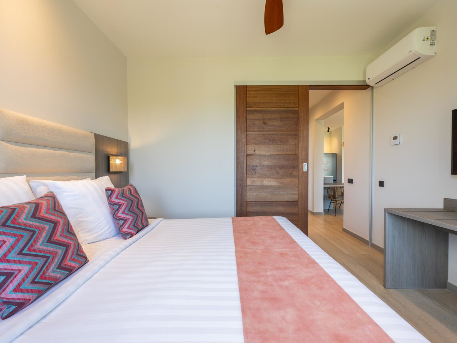 Wohnbeispiel 2-BEDROOM DELUXE SUITE