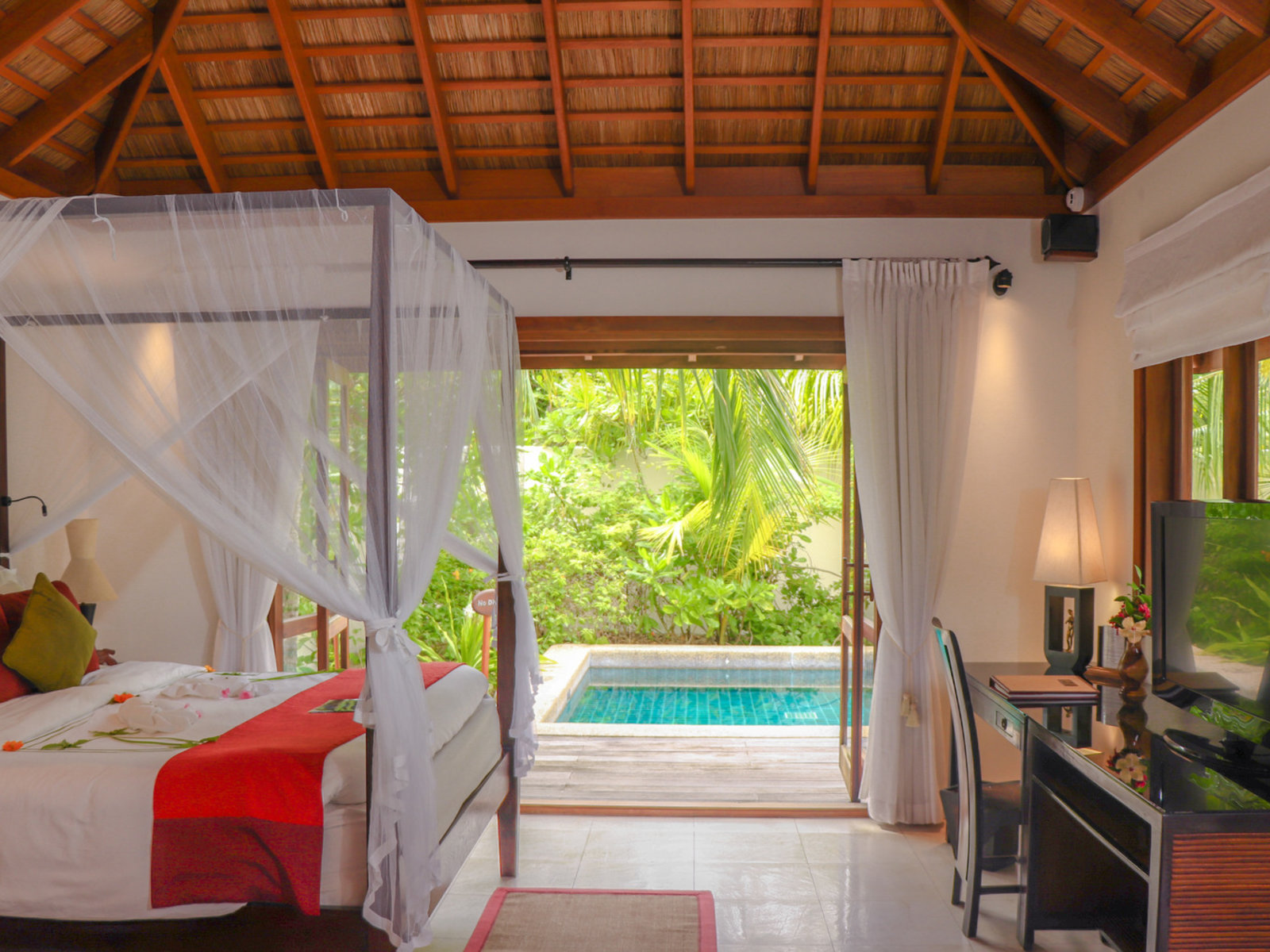 Wohnbeispiel Private Pool Villa Family Suite