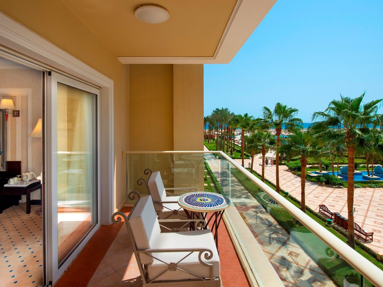 Wohnbeispiel Pool View room