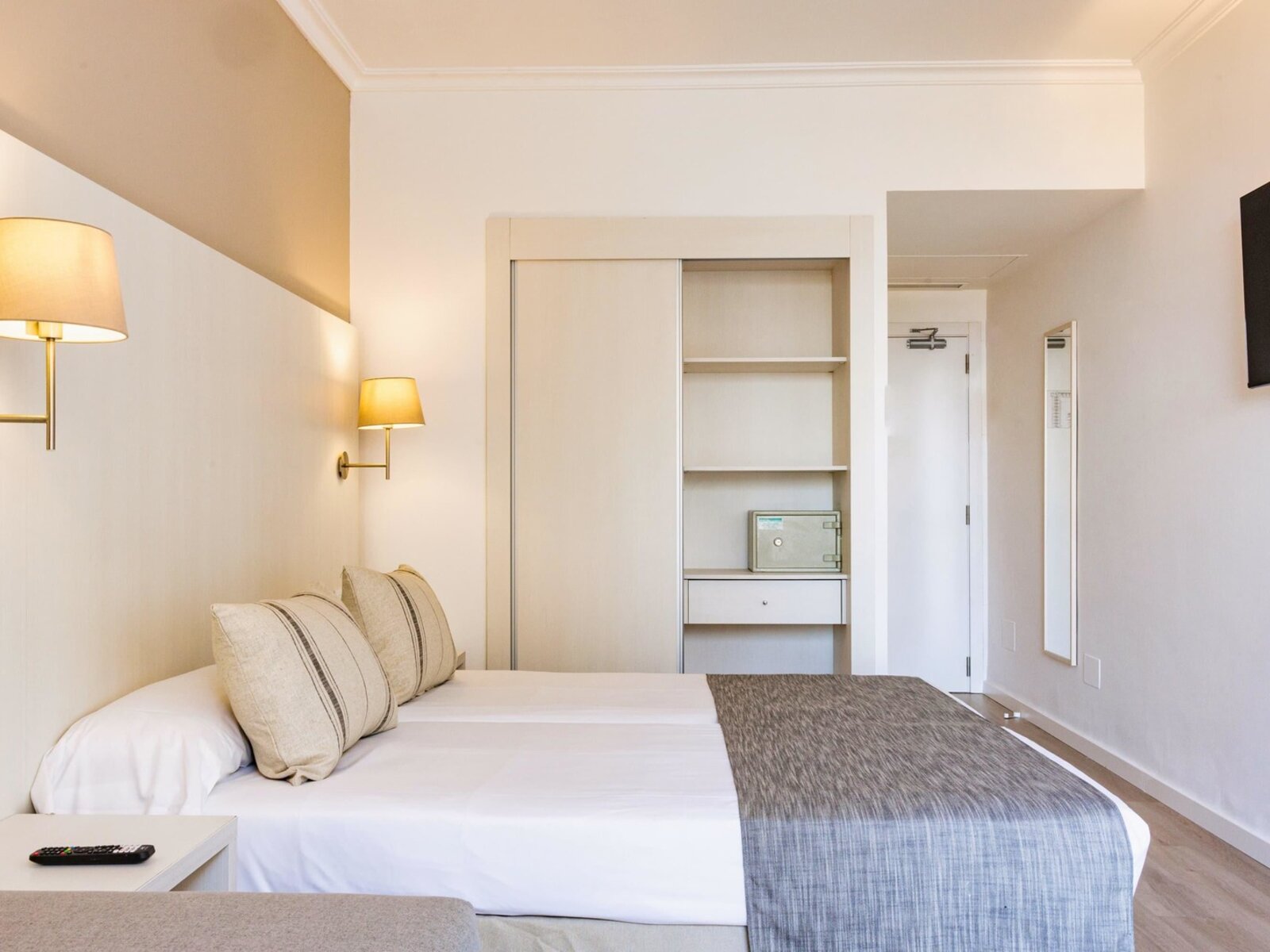 Wohnbeispiel Double Room partial sea view