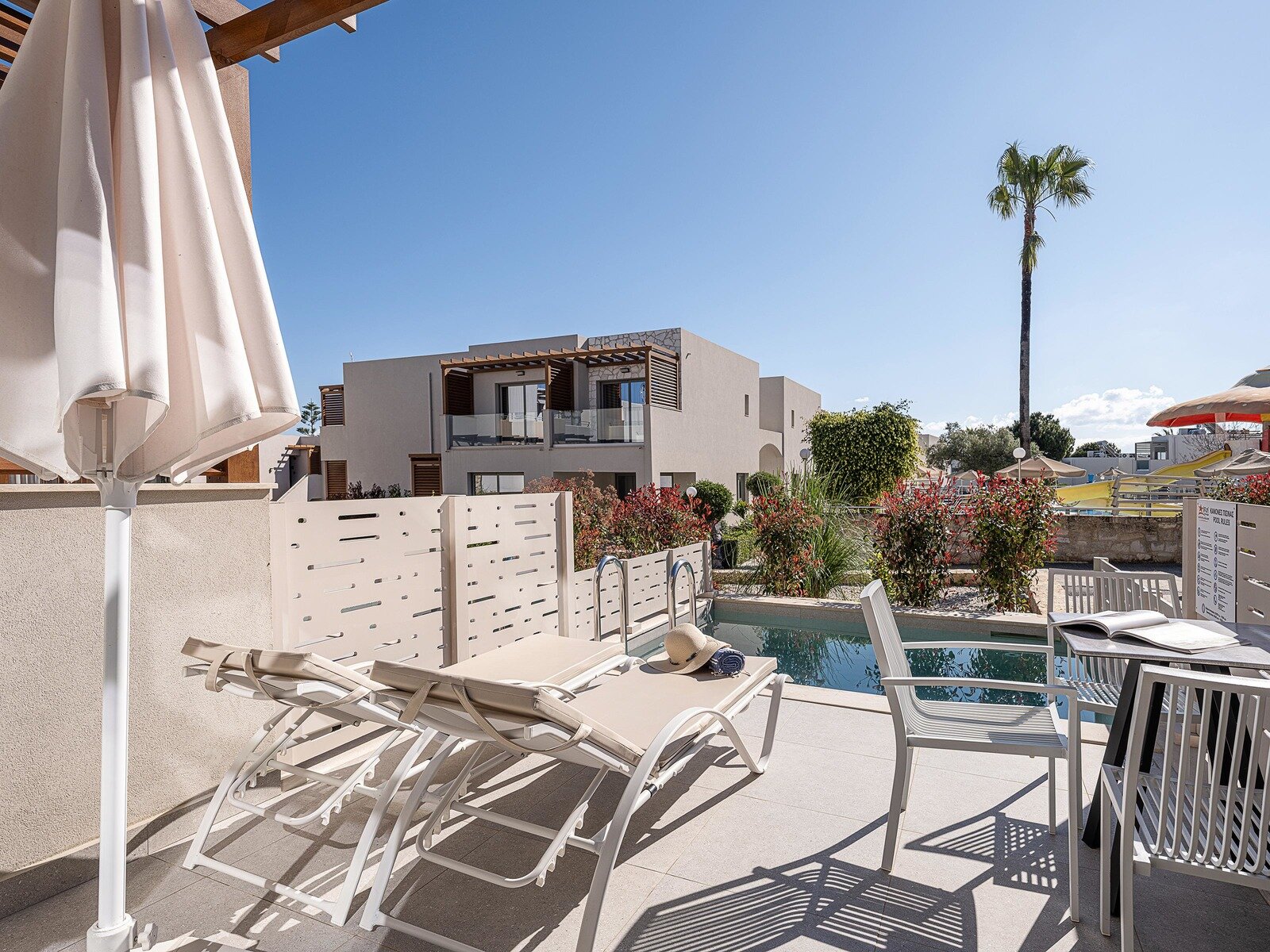Wohnbeispiel Double Superior with Private Pool