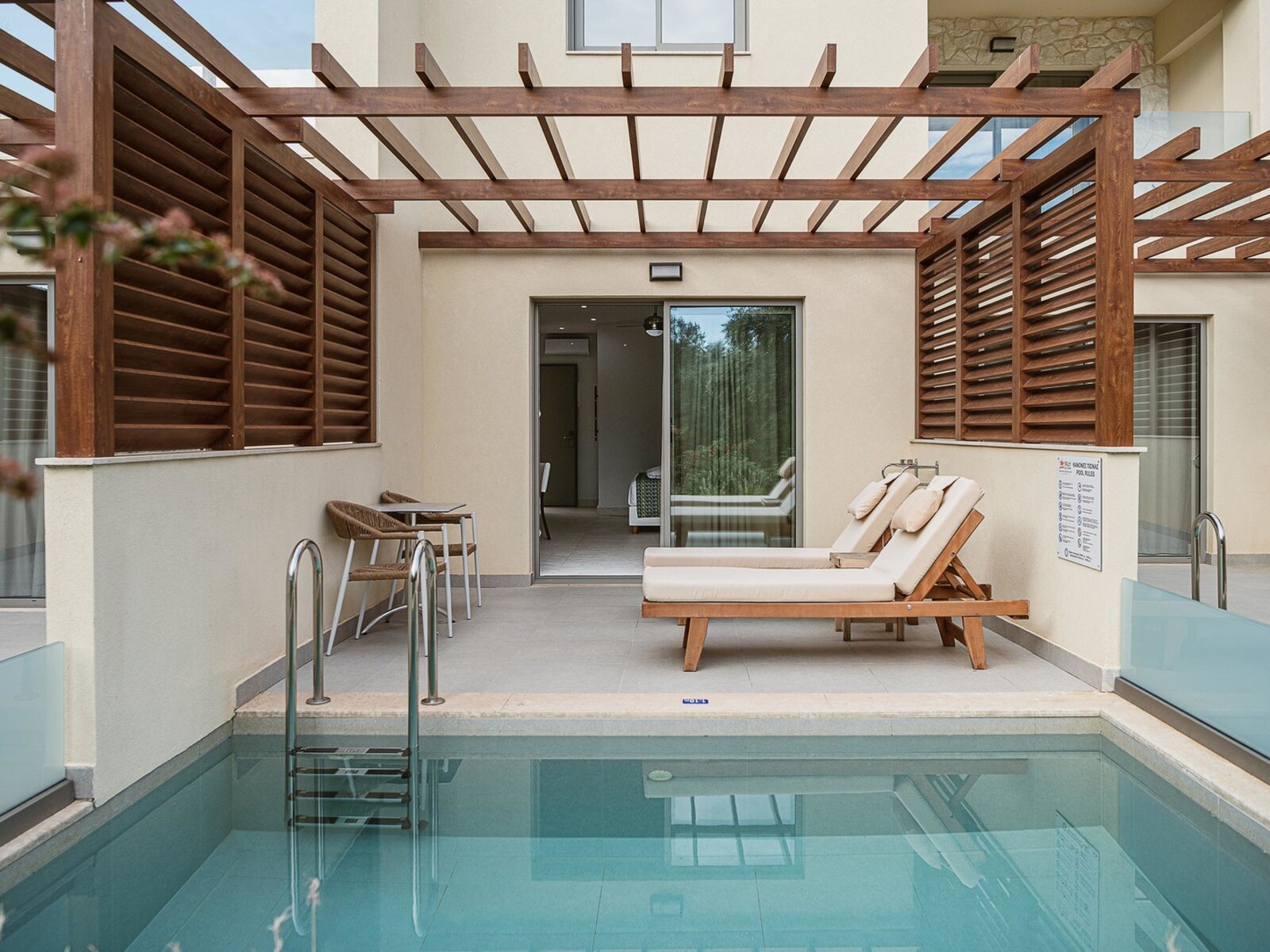 Wohnbeispiel Double Superior with Private Pool