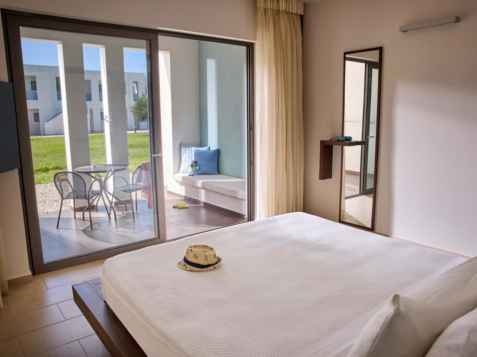 Wohnbeispiel Single with Child Double Room Garden View (3 pax)