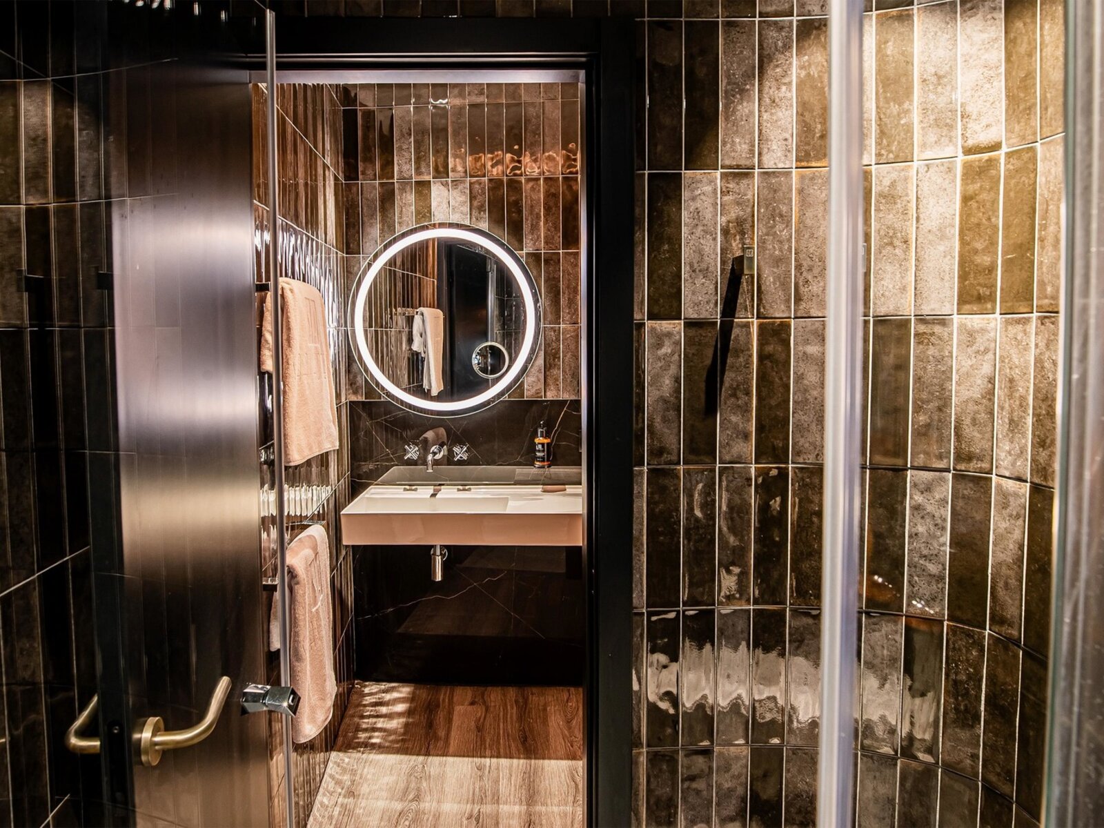 Wohnbeispiel Double Deluxe (Interior room)