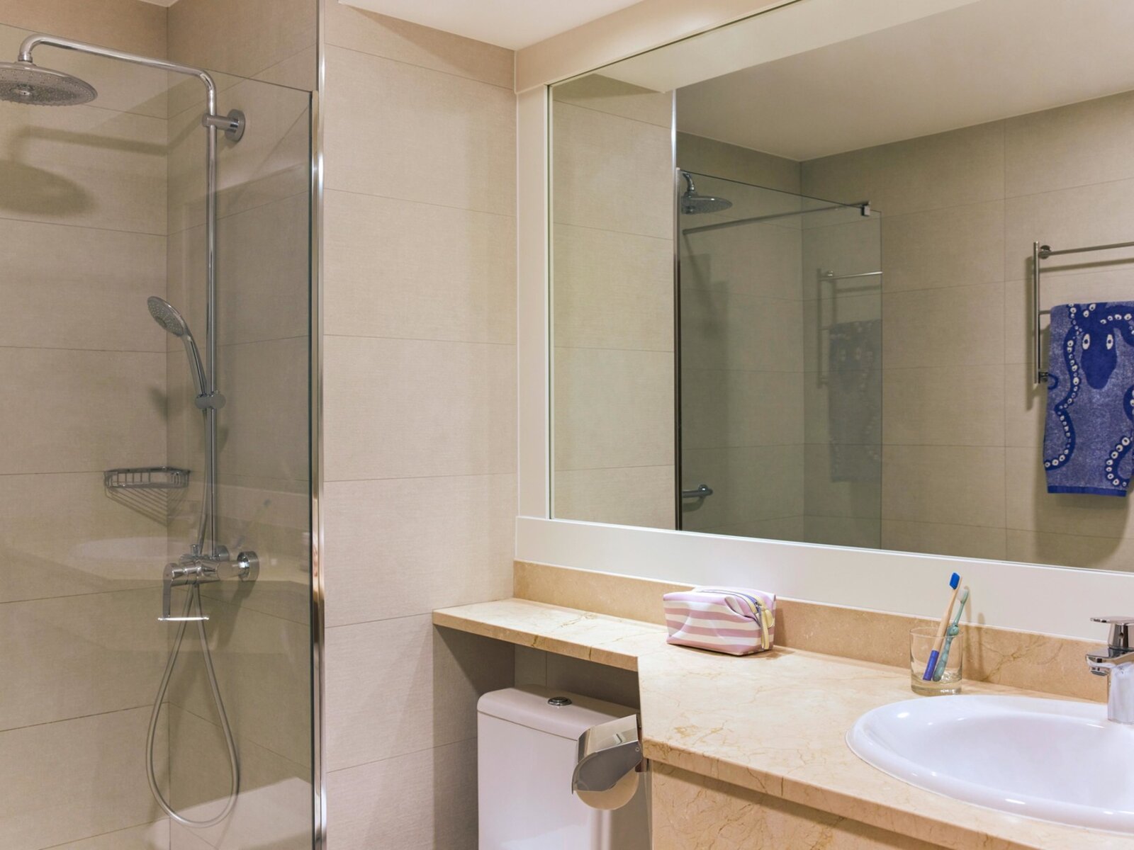 Wohnbeispiel Single with Child Double Room Standard
