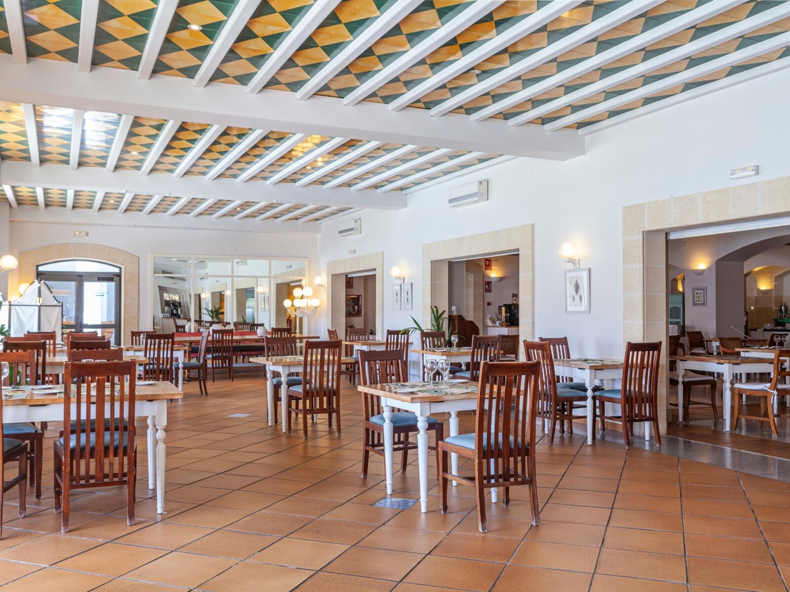 LA BODEGA (je nach Belegung Buffet/Menü)
