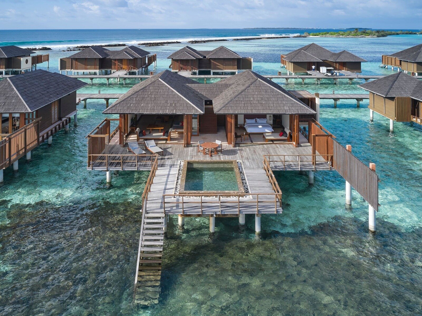 Wohnbeispiel One Bedroom Ocean Suite with Pool