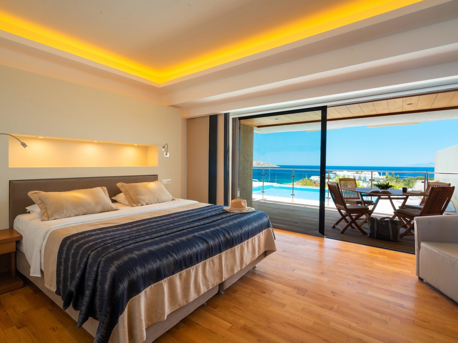 Wohnbeispiel Superior 2-bedroom Sea View Suite Private Pool