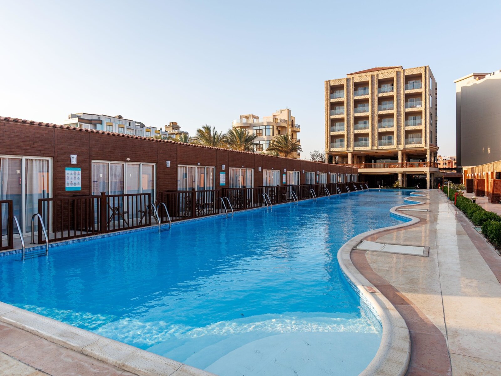 Wohnbeispiel Swim-Up Room (PV)
