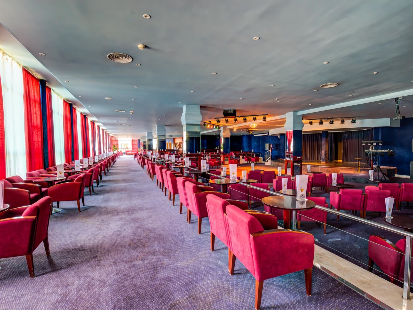 Salon Bar
