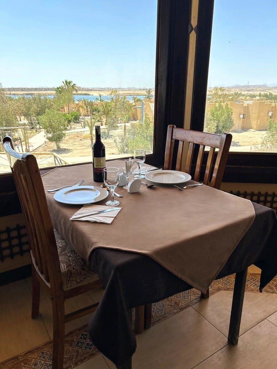 Main Restaurant ( Breakfast - Dinner )