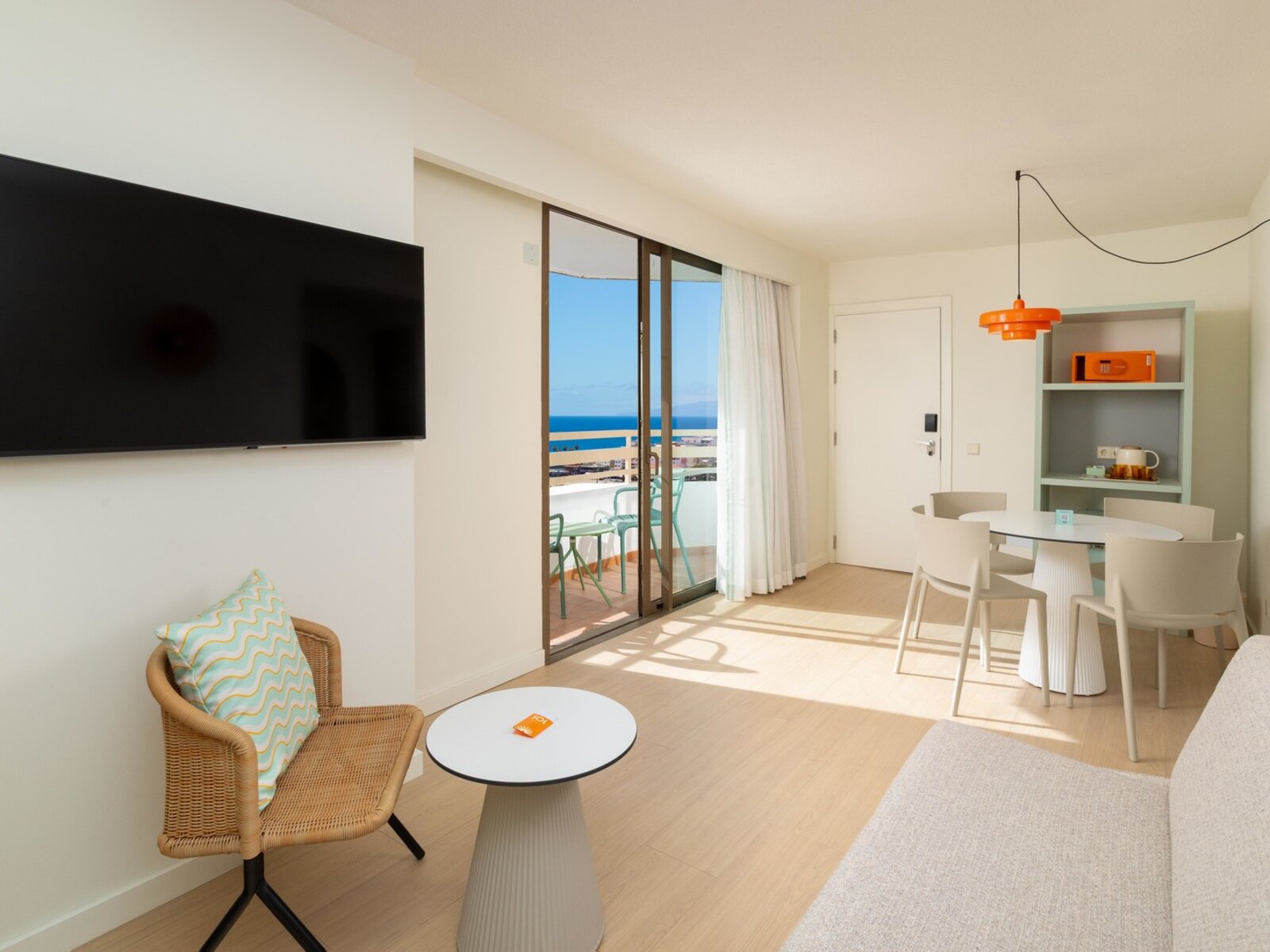 Wohnbeispiel DOUBLE WITH LOUNGE OCEAN VIEW