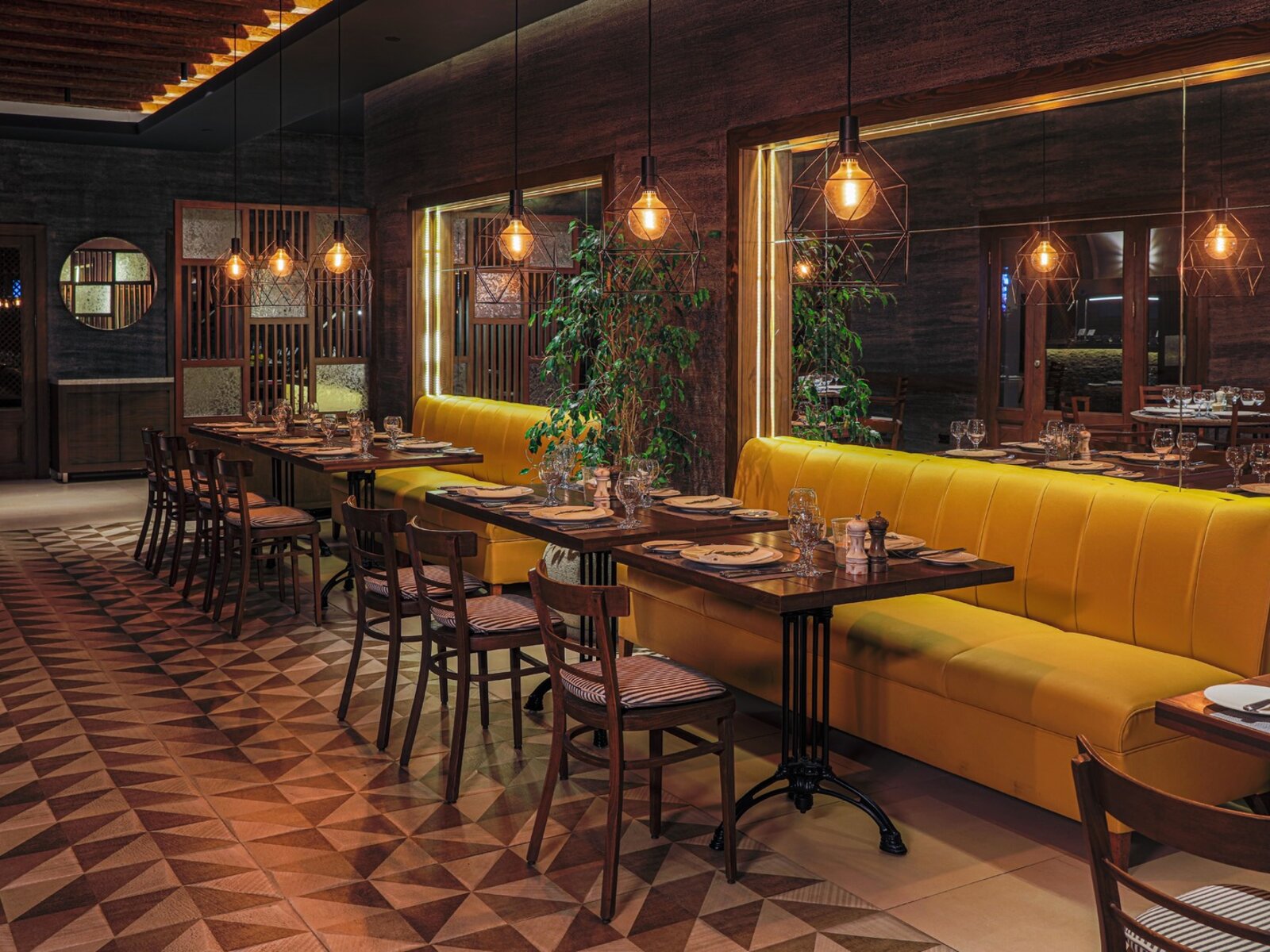 Dine-Around in Extra Charge