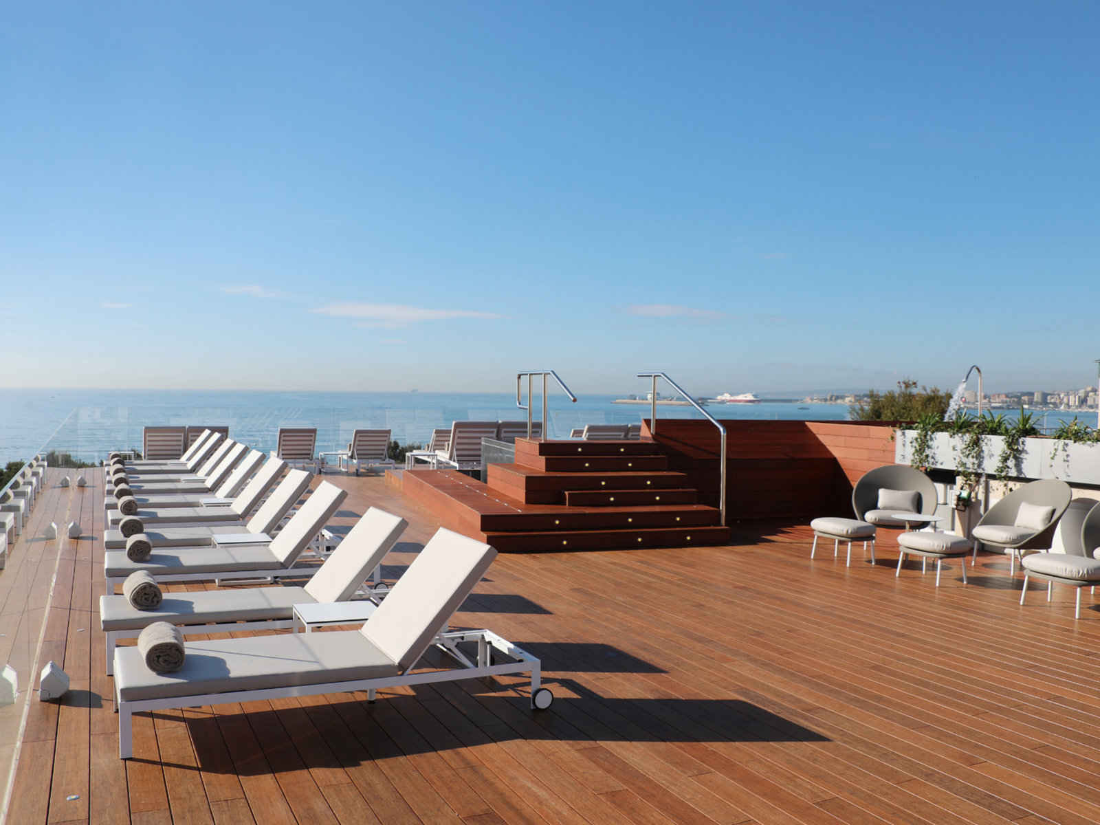 Roof top pool