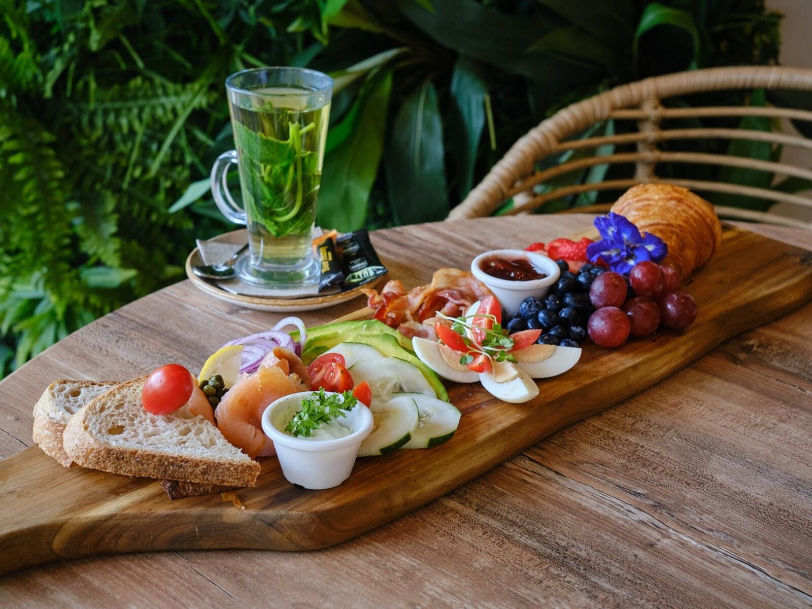 Reefs Cafe & Co (open from September 23)