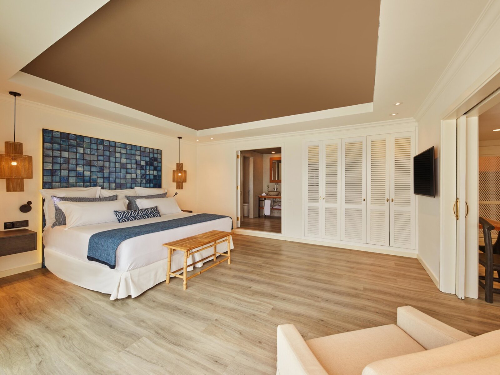 PREFERRED CLUB SUITE SEAVIEW