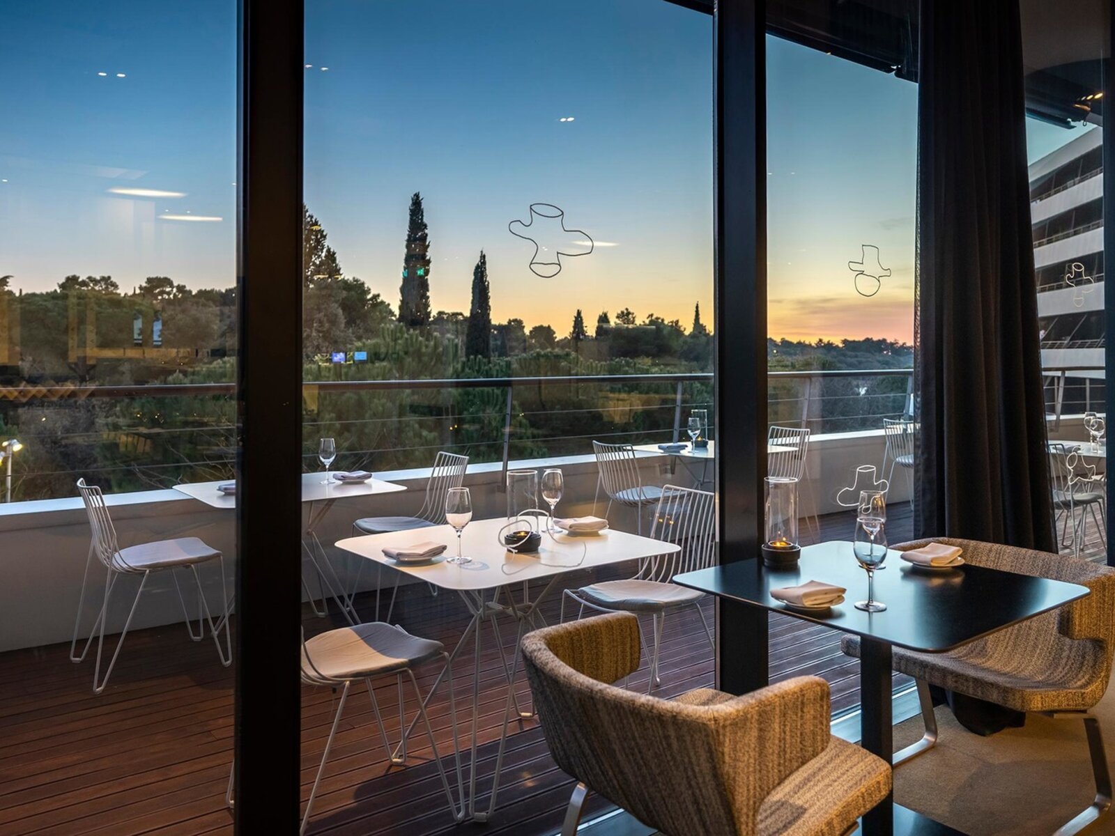 E Restaurant & Lounge