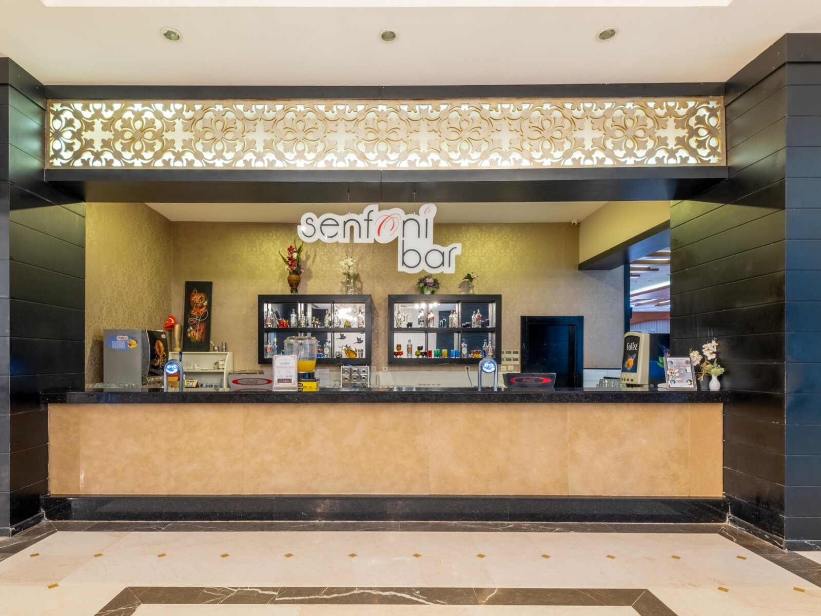 LOBBY BAR