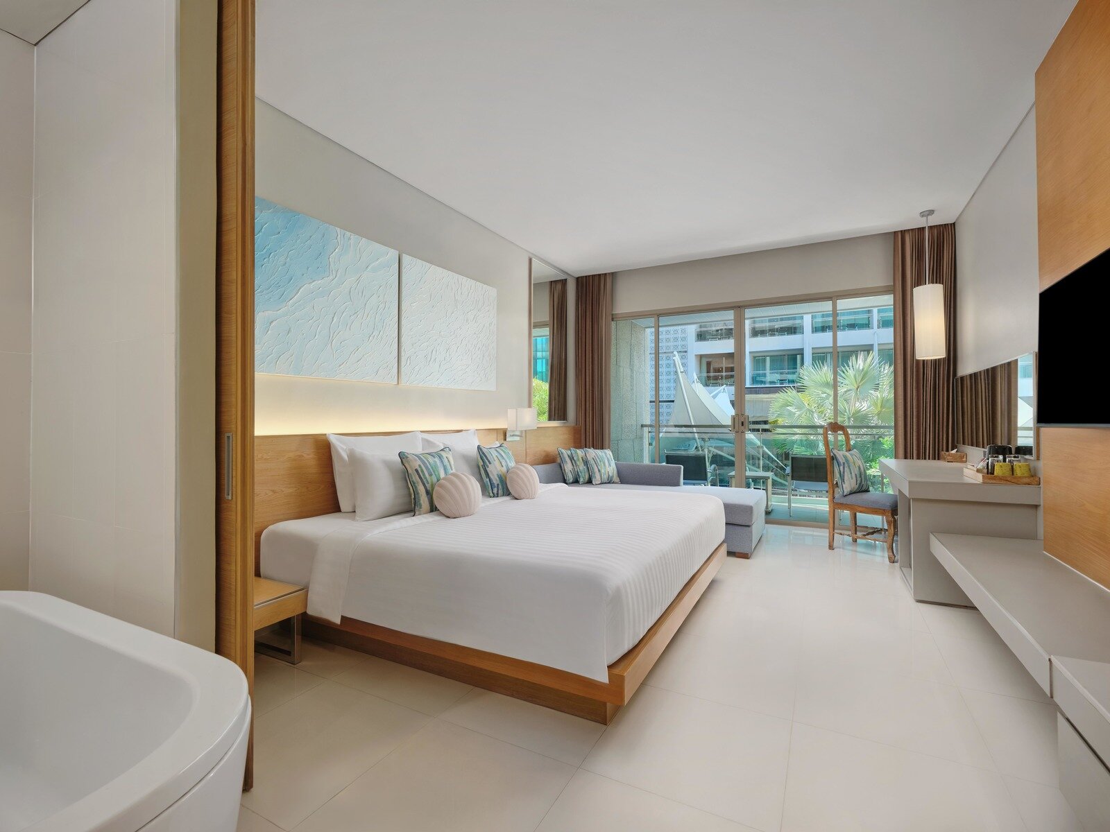 Wohnbeispiel Deluxe Pool View Room
