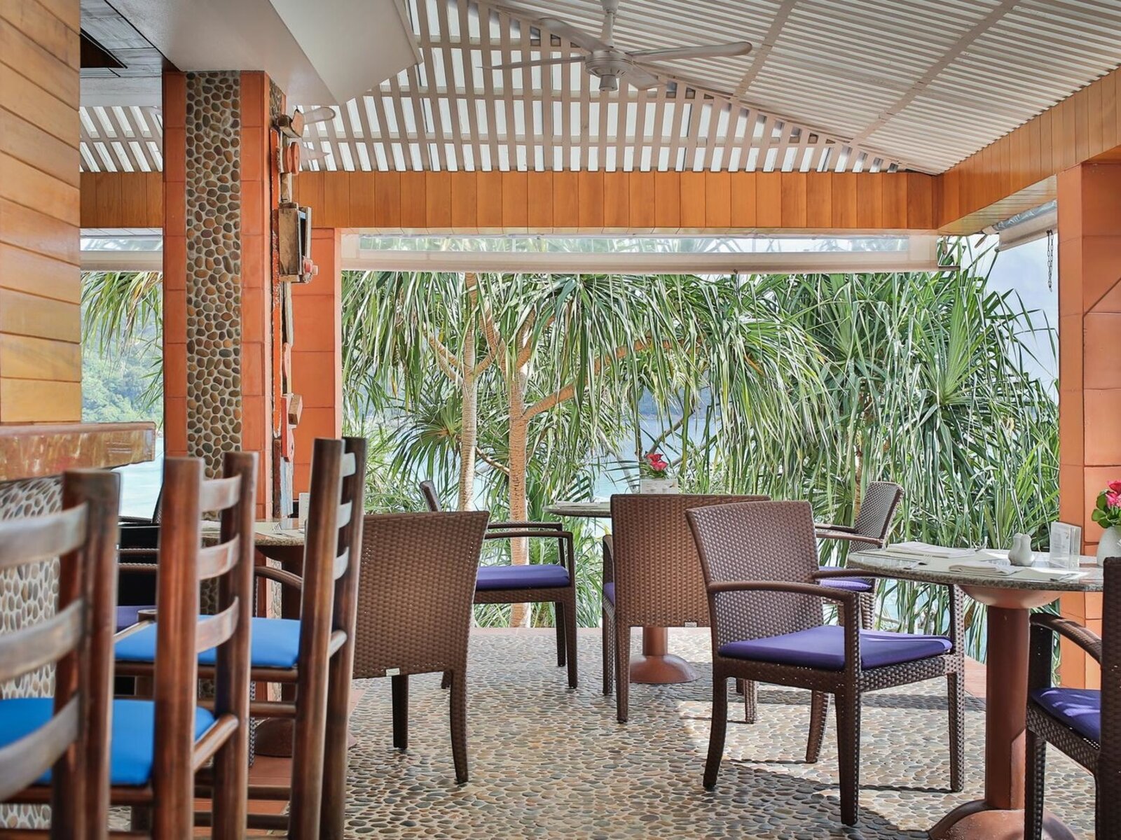 Pool Bar