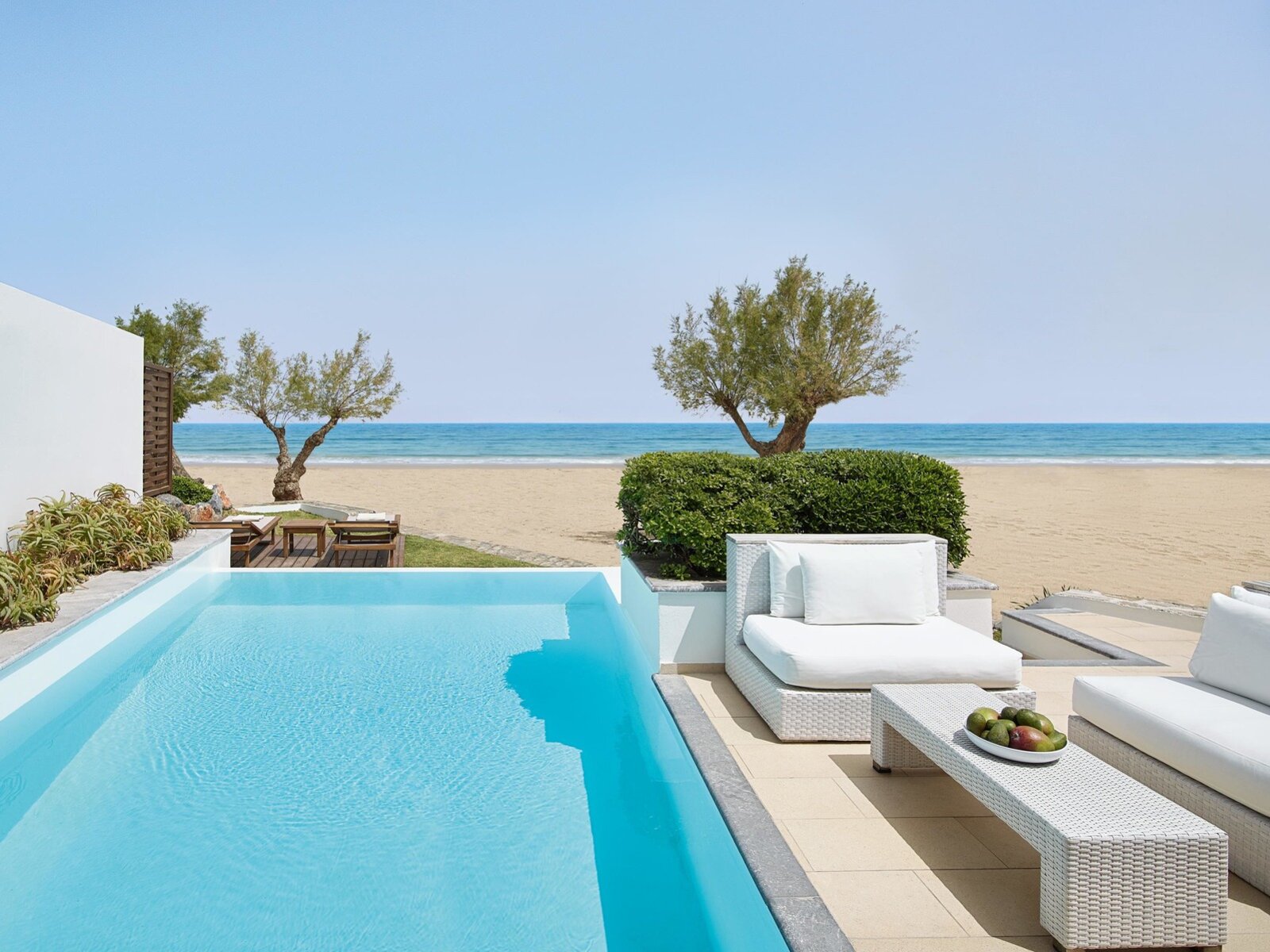 Wohnbeispiel 3-Bedroom Villa Beachfront with Private Pool