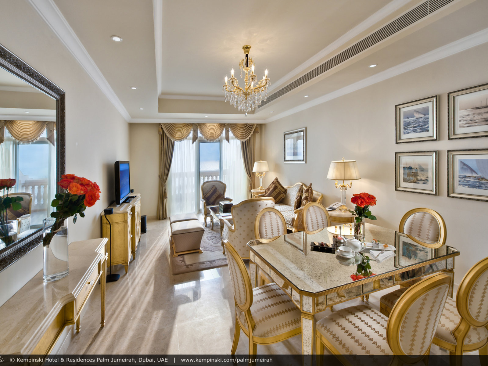 Wohnbeispiel Two Bedroom Family Suite with Private Pool