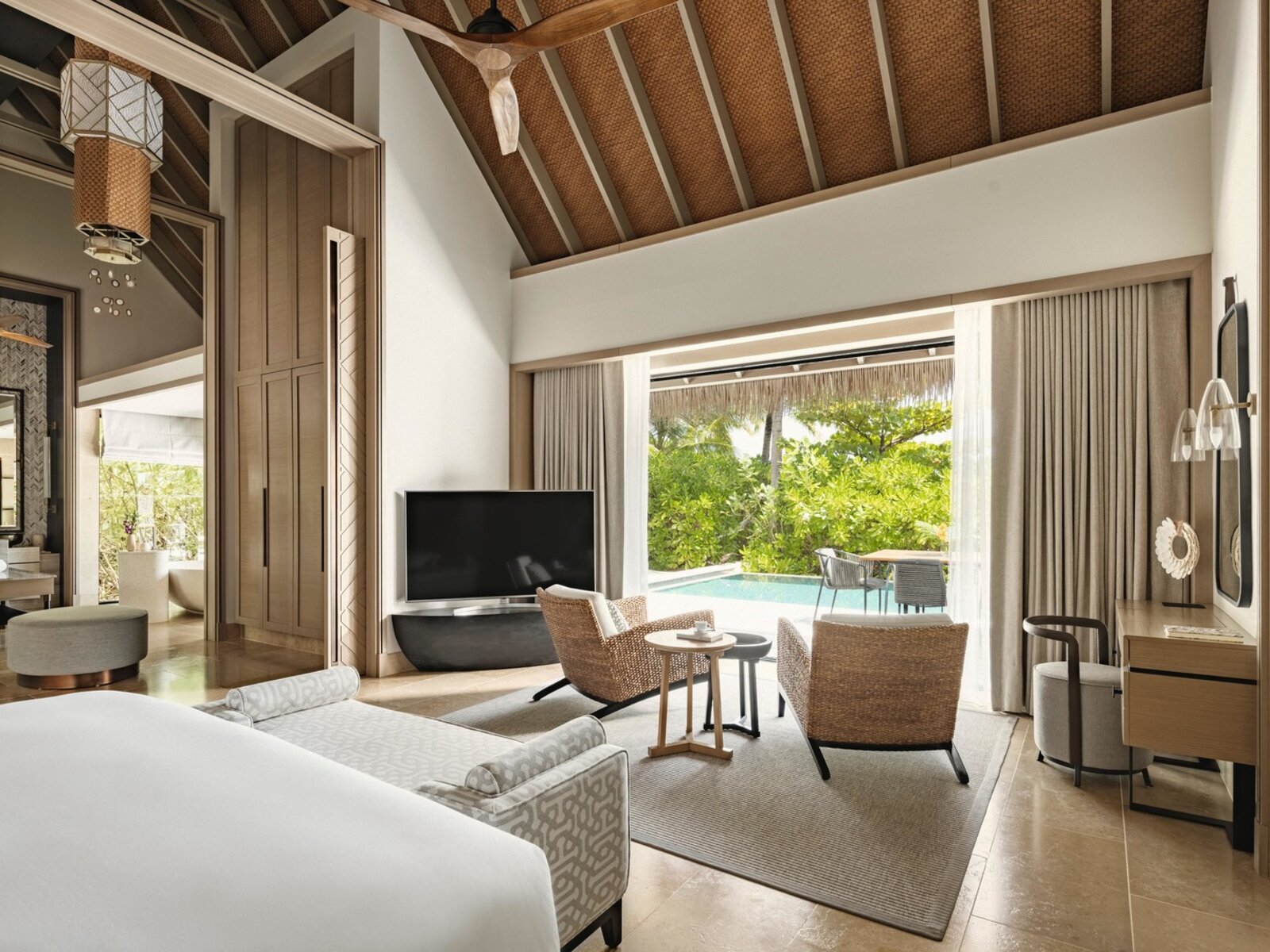 Wohnbeispiel Grand Beach Villa with Pool