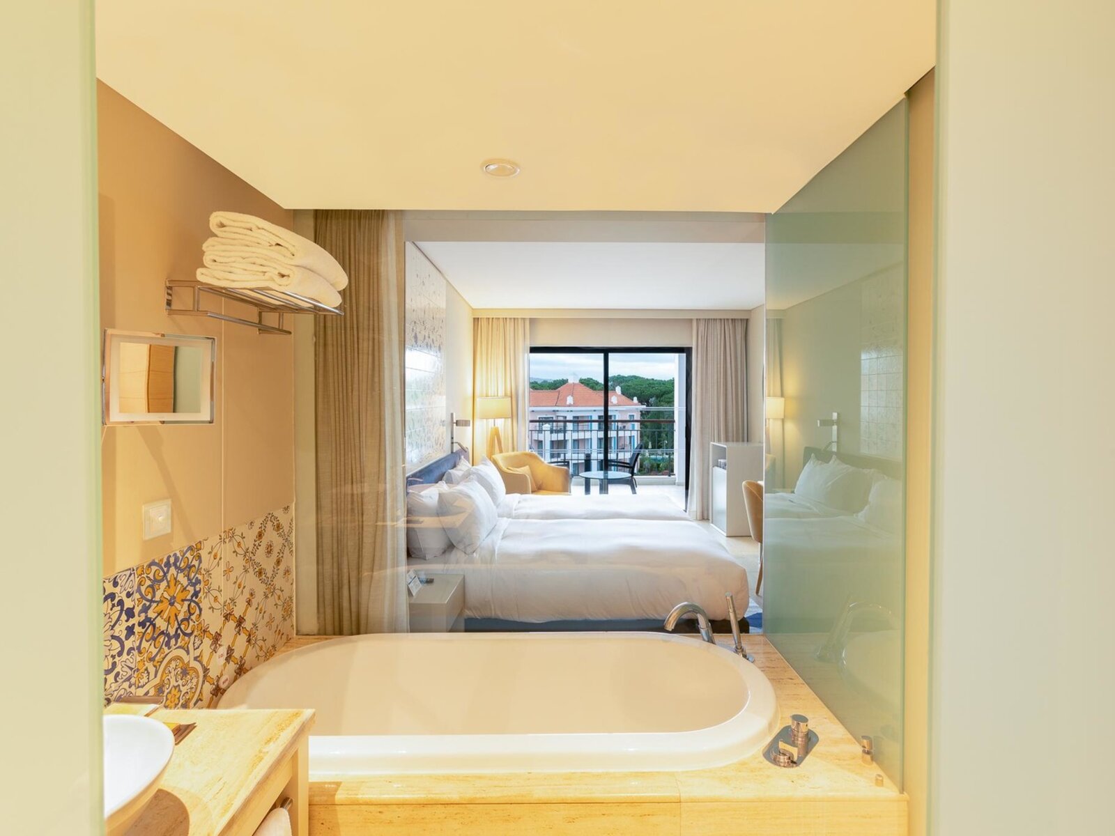 Wohnbeispiel Deluxe Room Pool View