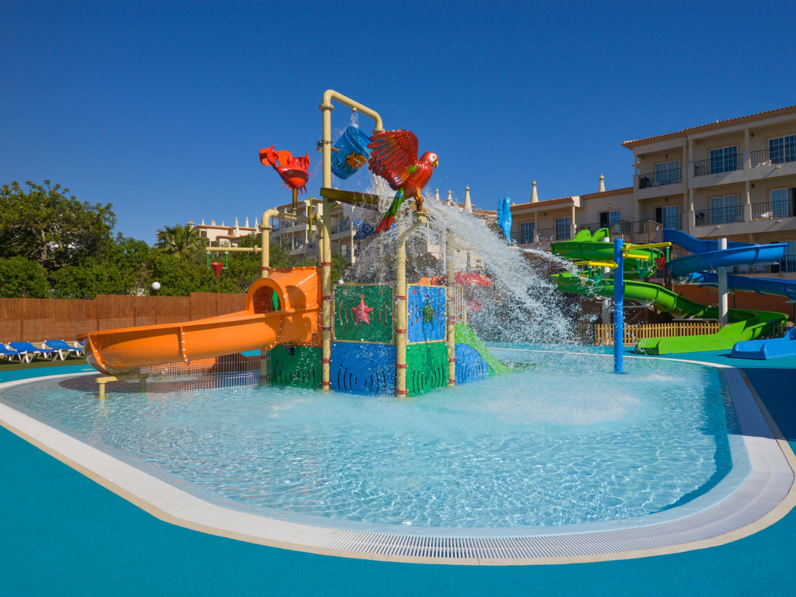 Mini Aqua Park - Central Island
