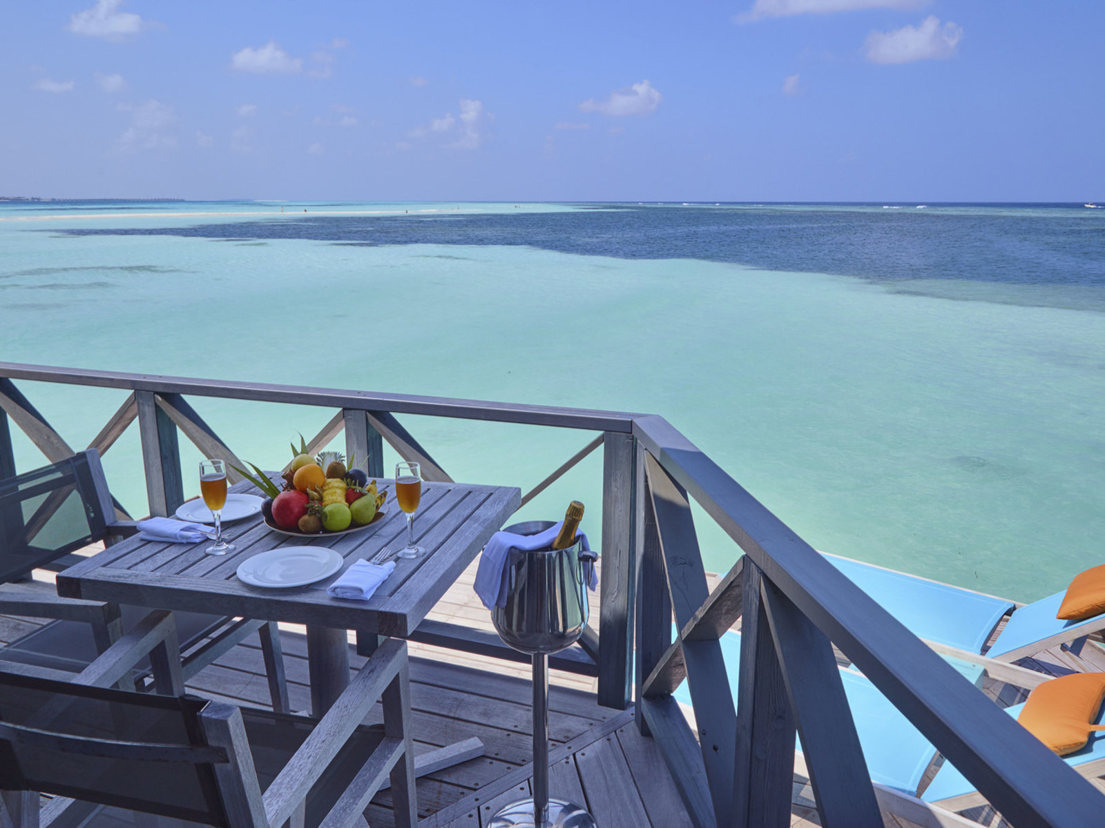 Wohnbeispiel Sangu Water Villa Honeymoon Suite