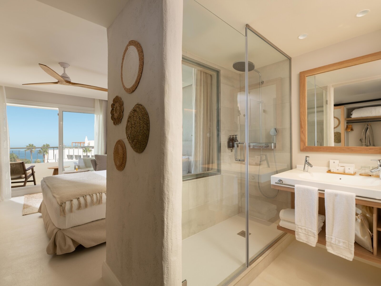 Wohnbeispiel Double Room Side Sea view The One