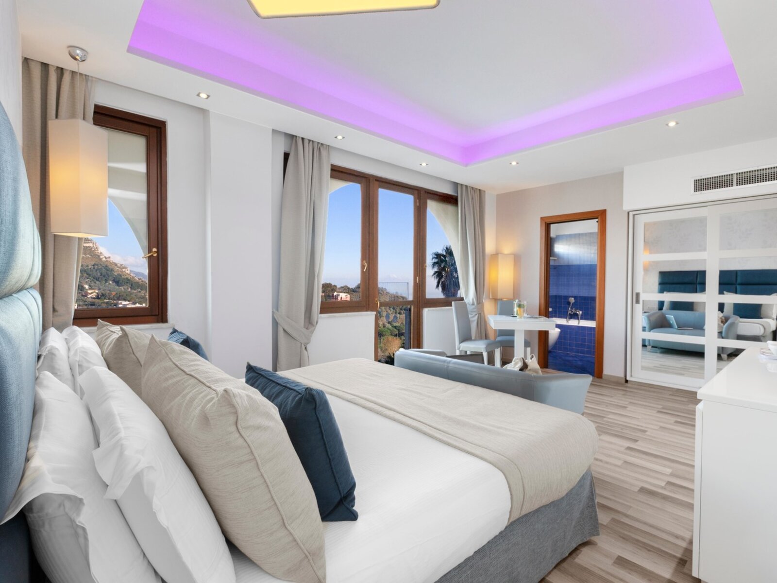 Wohnbeispiel MAIN BLOCK DOUBLE LIMITED SEA VIEW SHARED  ROOF TERRACE