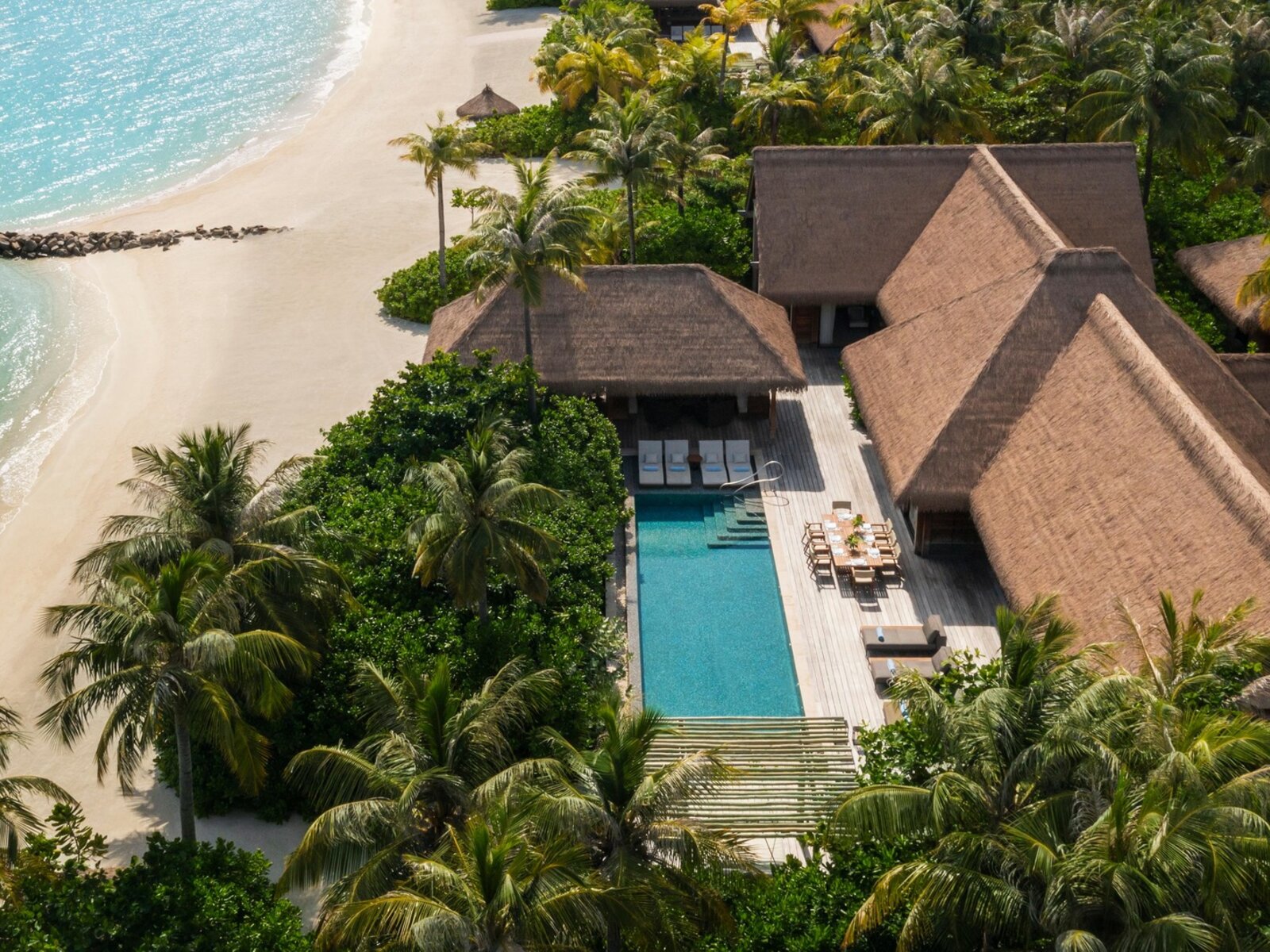 Wohnbeispiel Two Bedroom Beach Villa with Pool