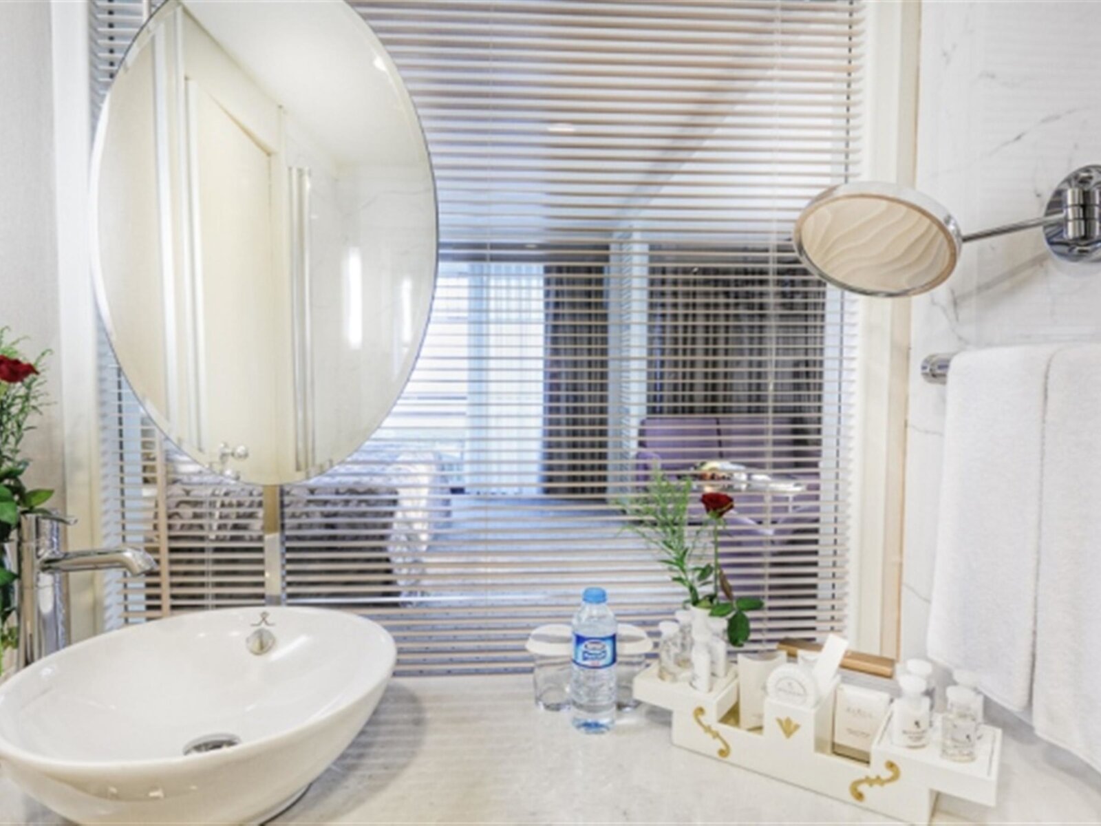 Wohnbeispiel Single with Child Double Standard Room Land View
