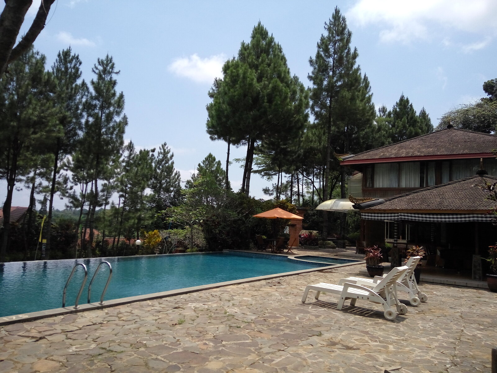 Hotel Jambuluwuk Convention Hall & Resort Puncak in Bogor günstig ...