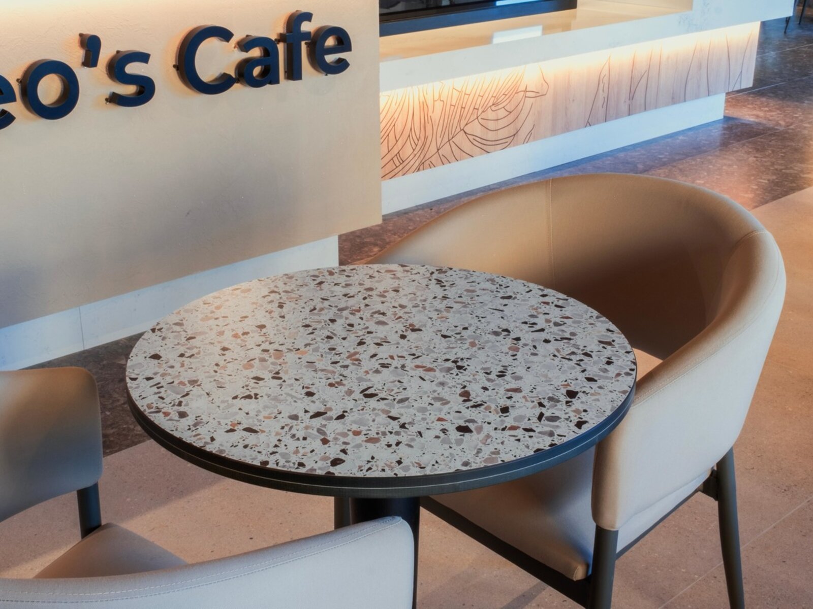 Leo's Cafe - Patisserie