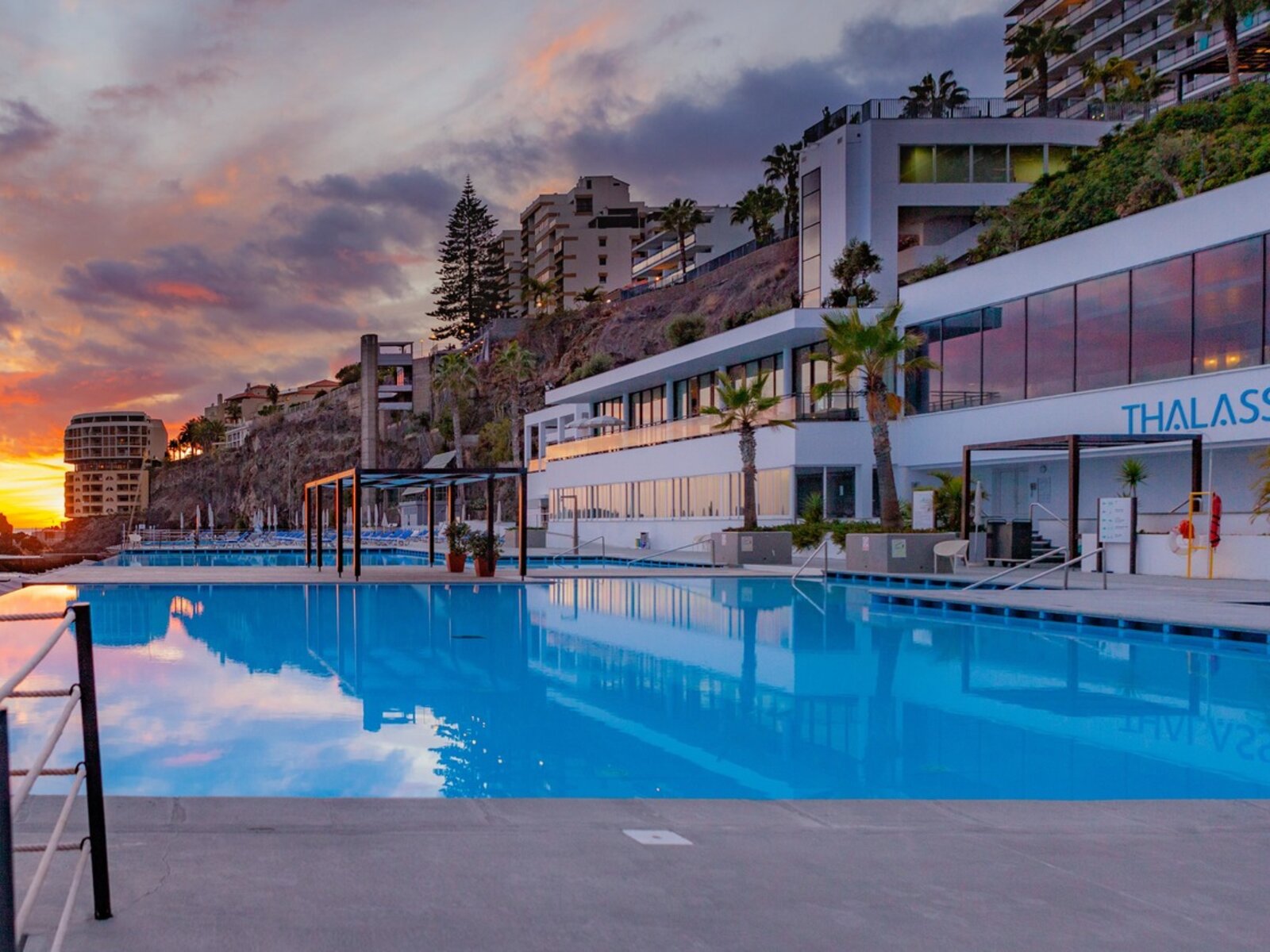 Infinity pools