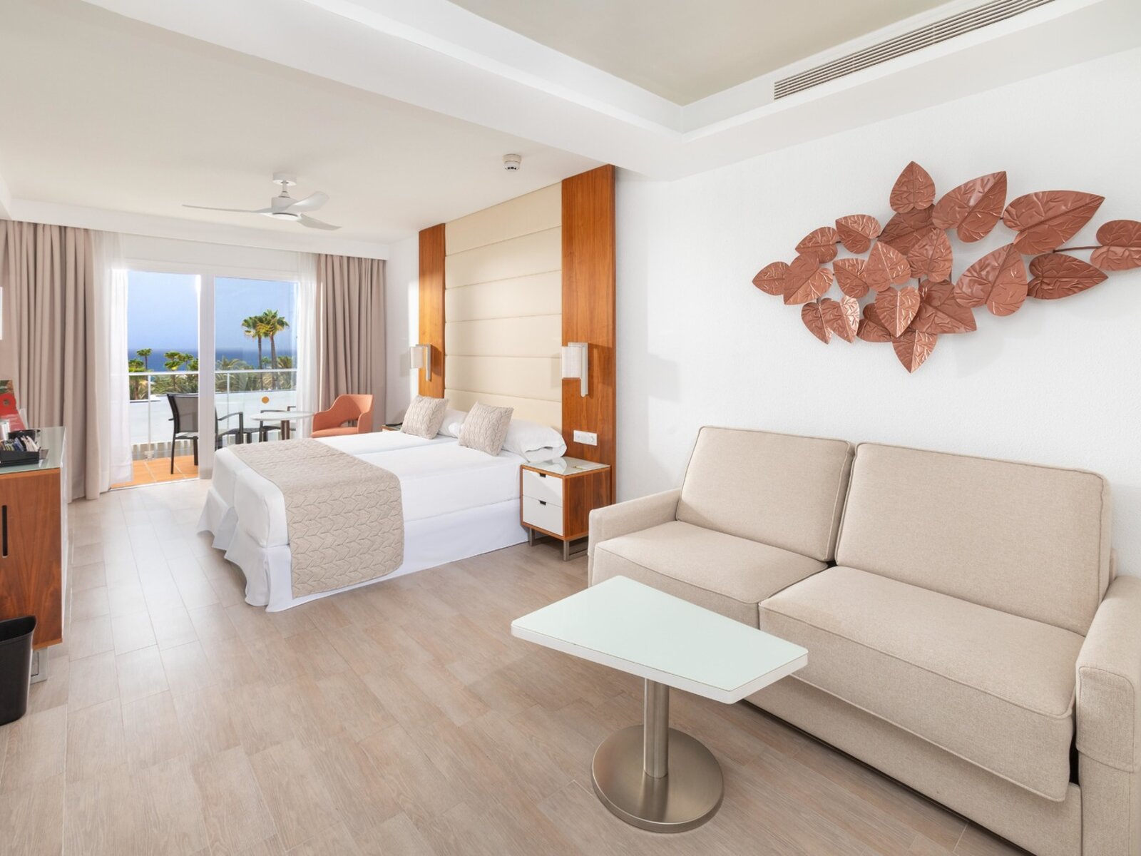 Wohnbeispiel Family Room (1 Bedroom) with Garden View