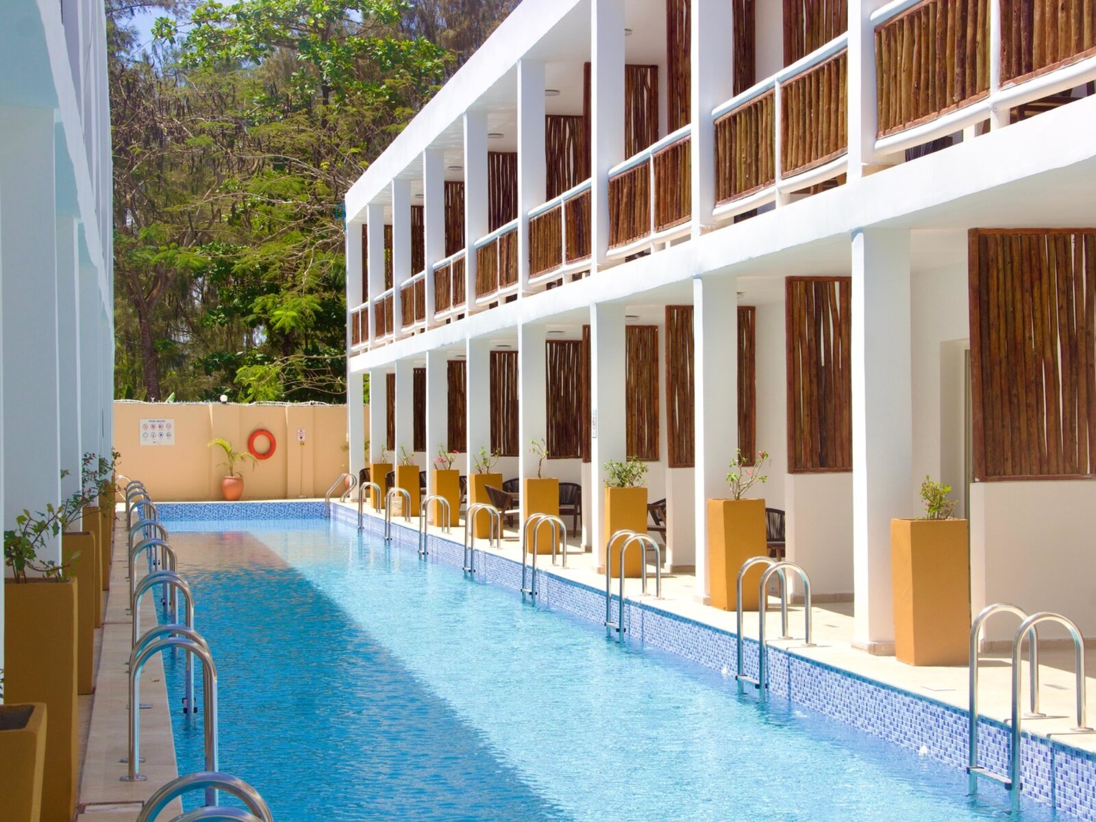 Wohnbeispiel Standard Swim-Up Room