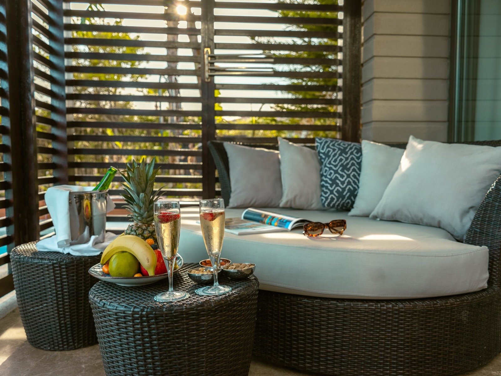 Wohnbeispiel Swimup Bongalow Room with direct Pool Access