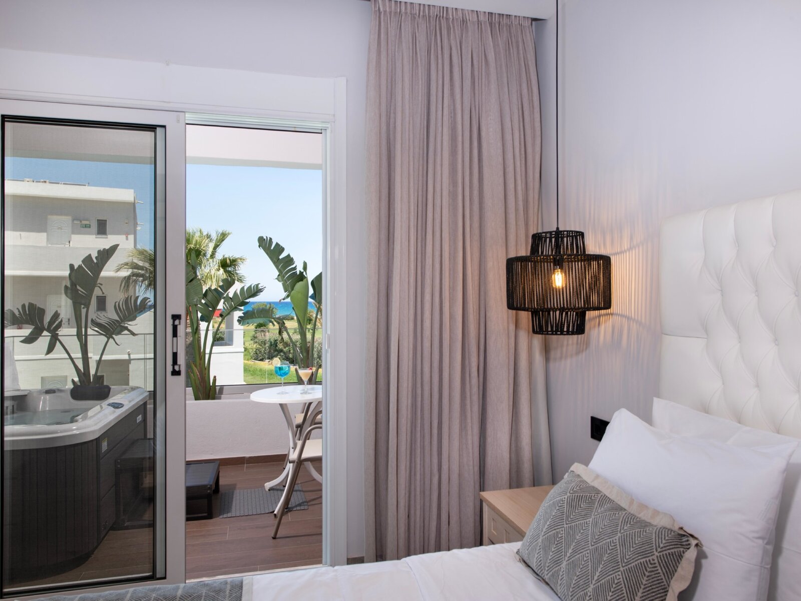 Wohnbeispiel Deluxe Suite with exterior Jacuzzi