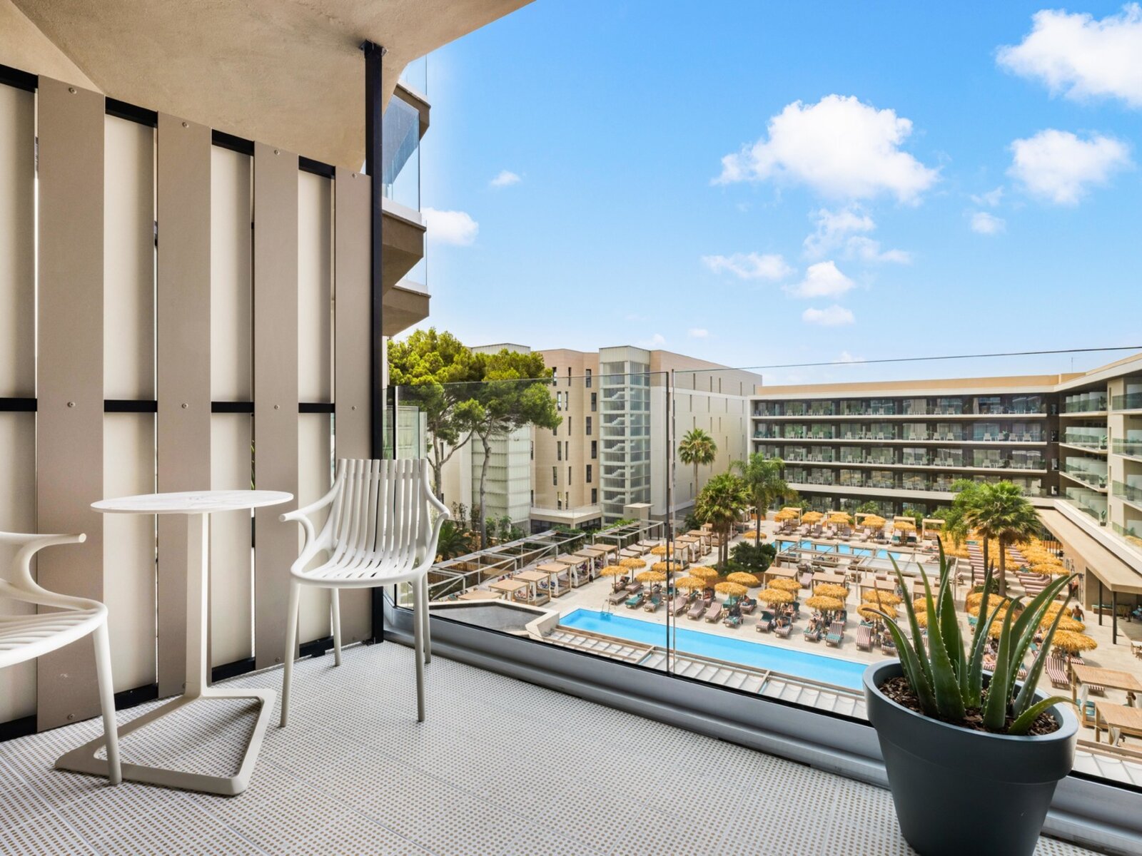 Wohnbeispiel Double pool view (Tower block)