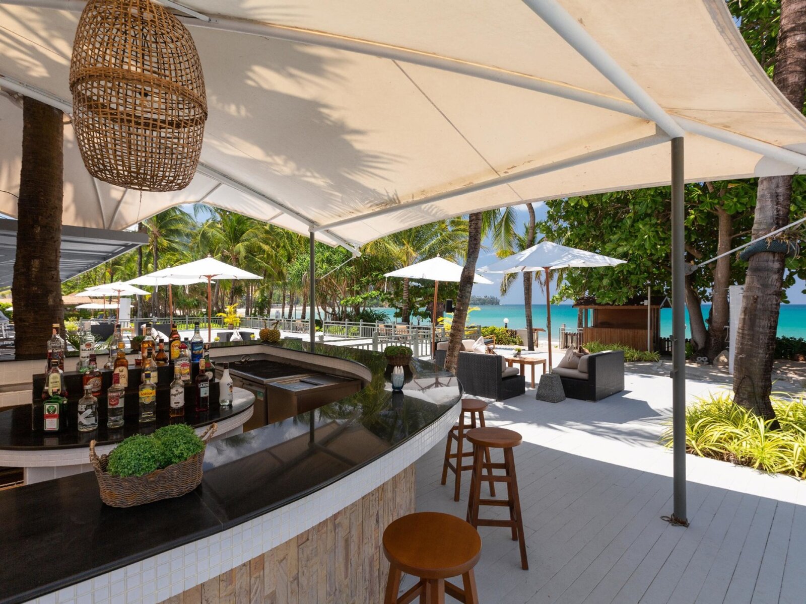 Lounge Bar by the sea