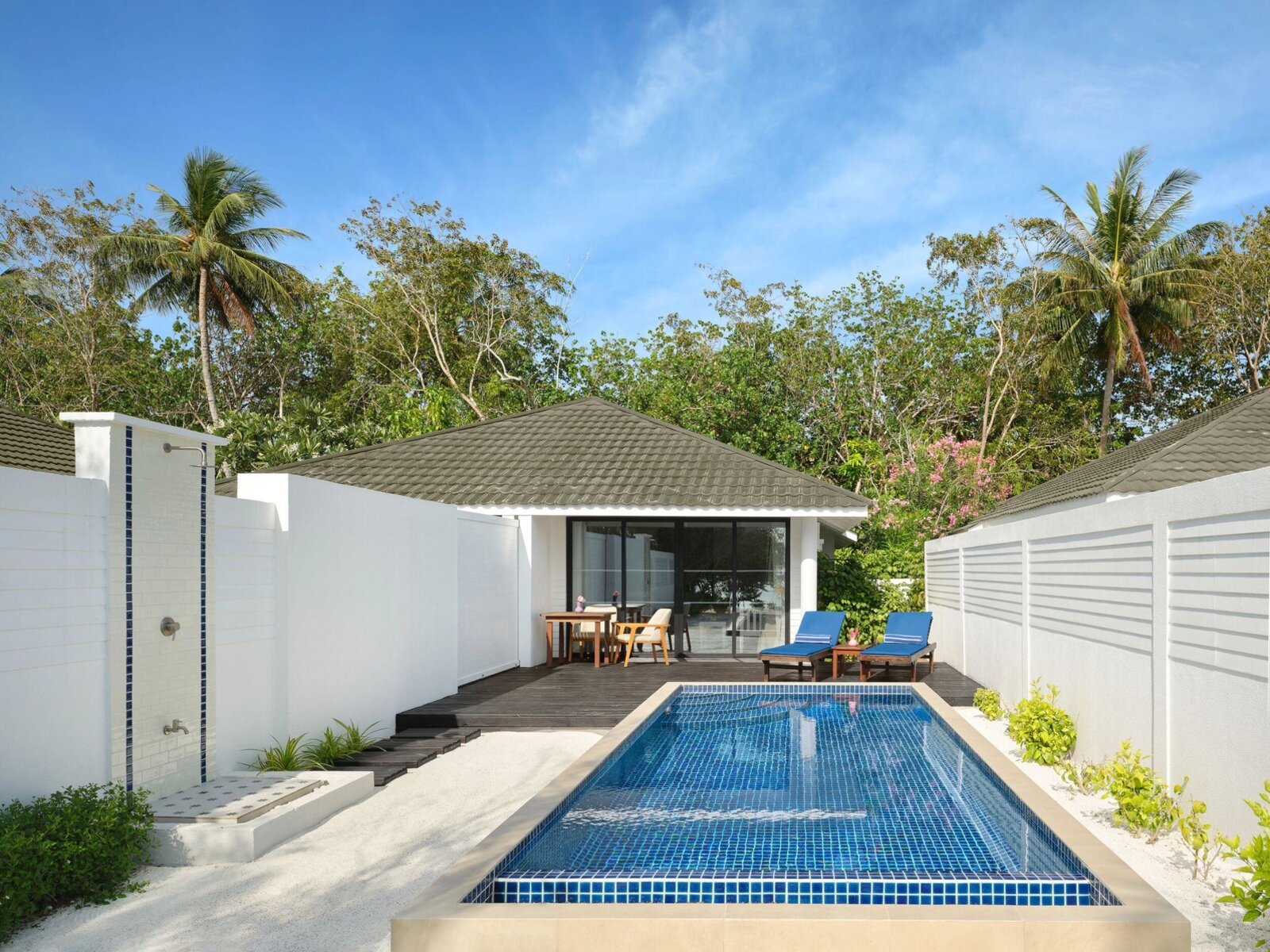 Wohnbeispiel Two Bedroom Beach Villa with Two Pools