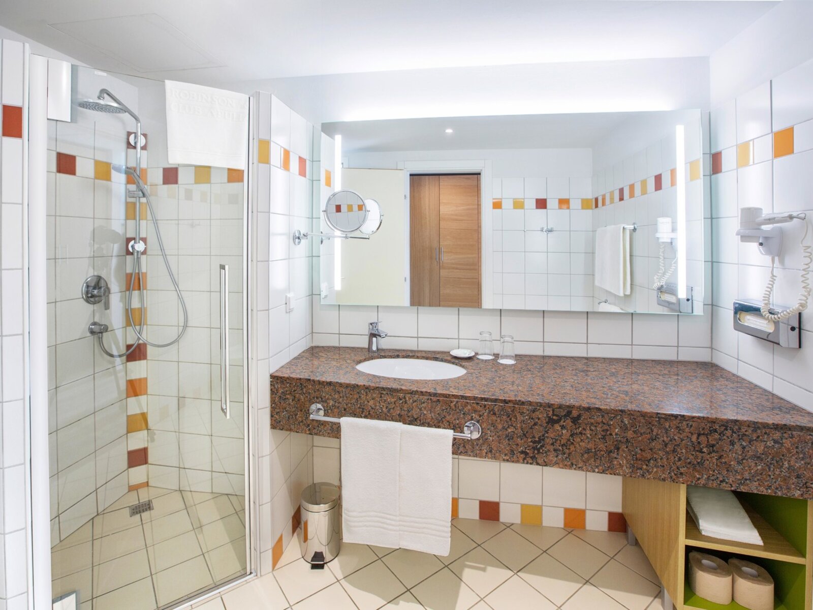 Wohnbeispiel Family Double Room Deluxe Connecting Door