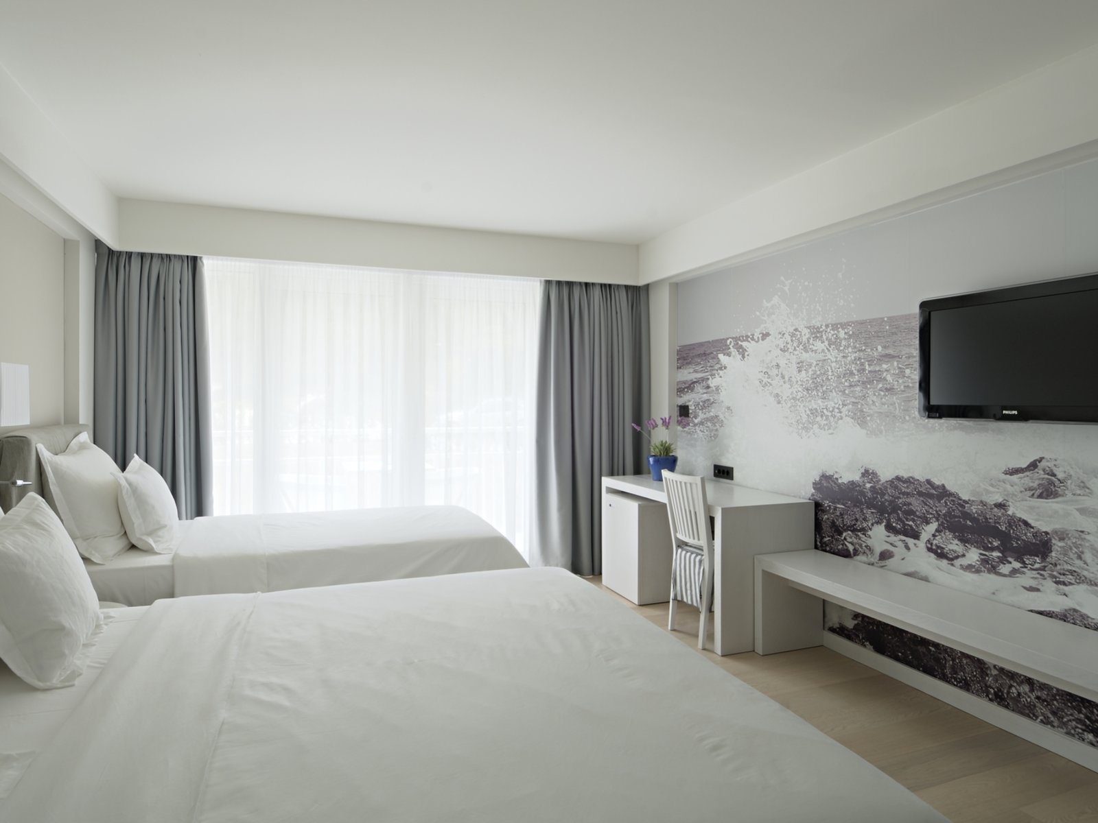 Park/pool view room with balcony