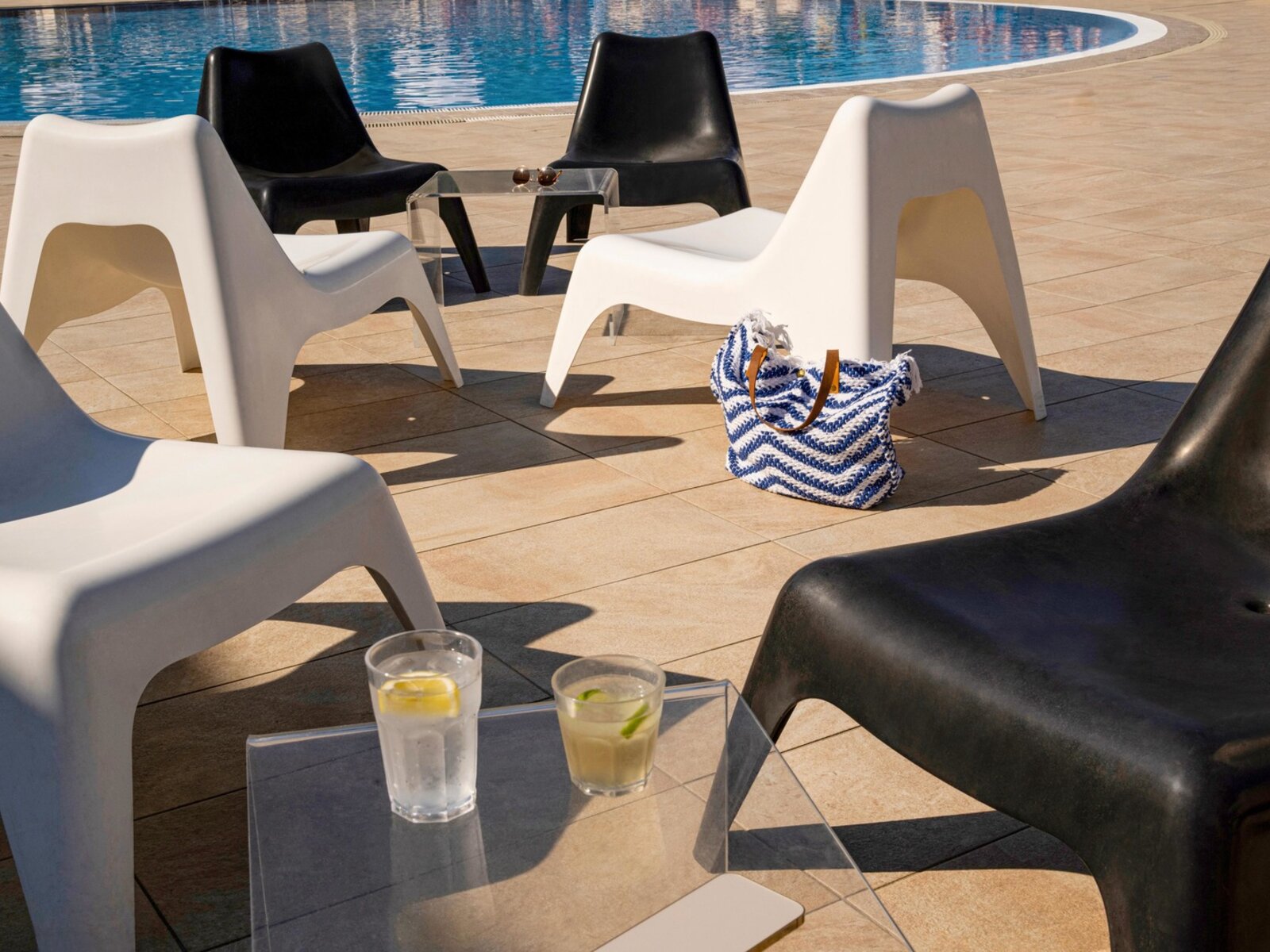 Moon snack bar - Poolside snack bar