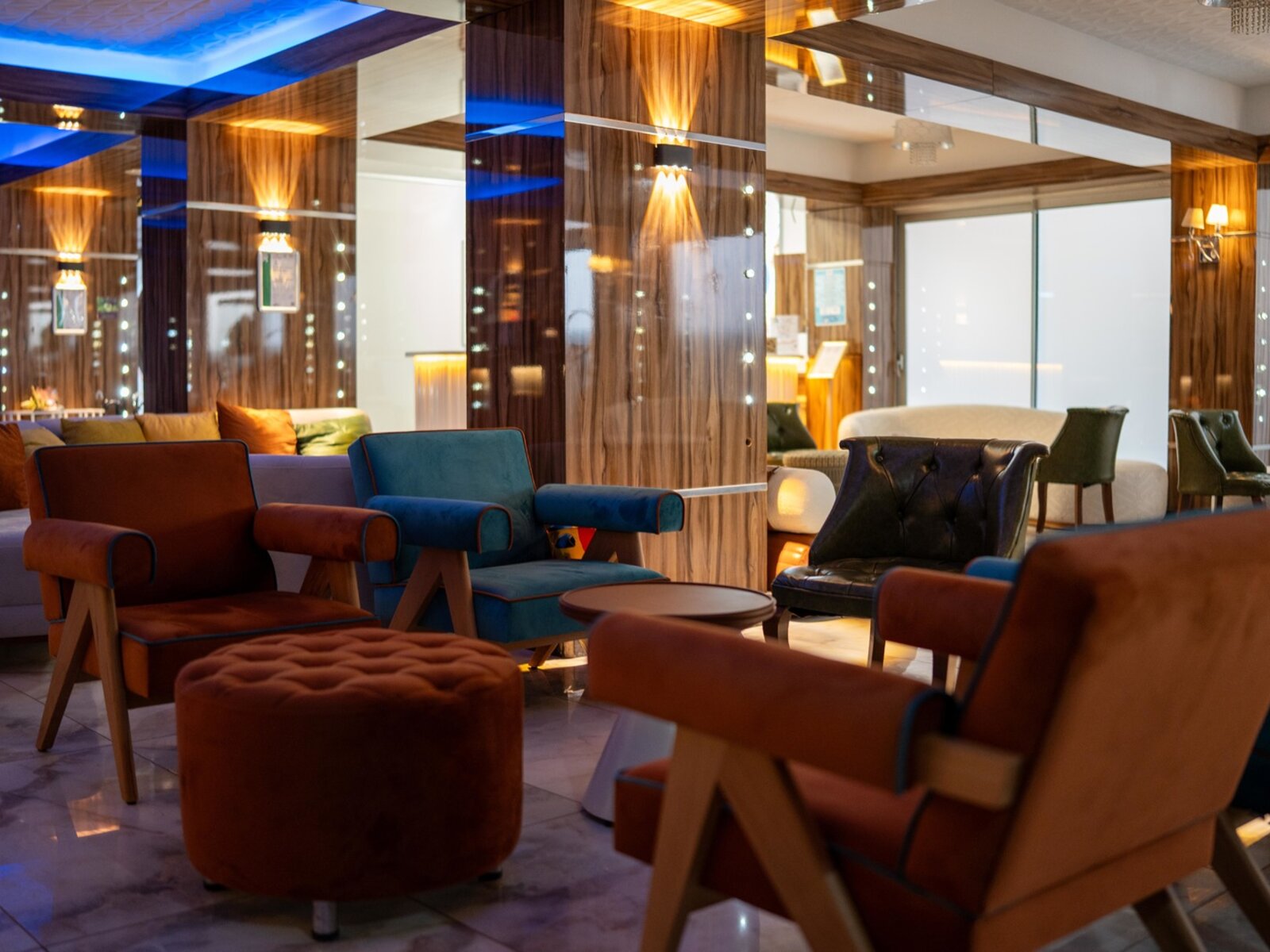 LOBBY BAR